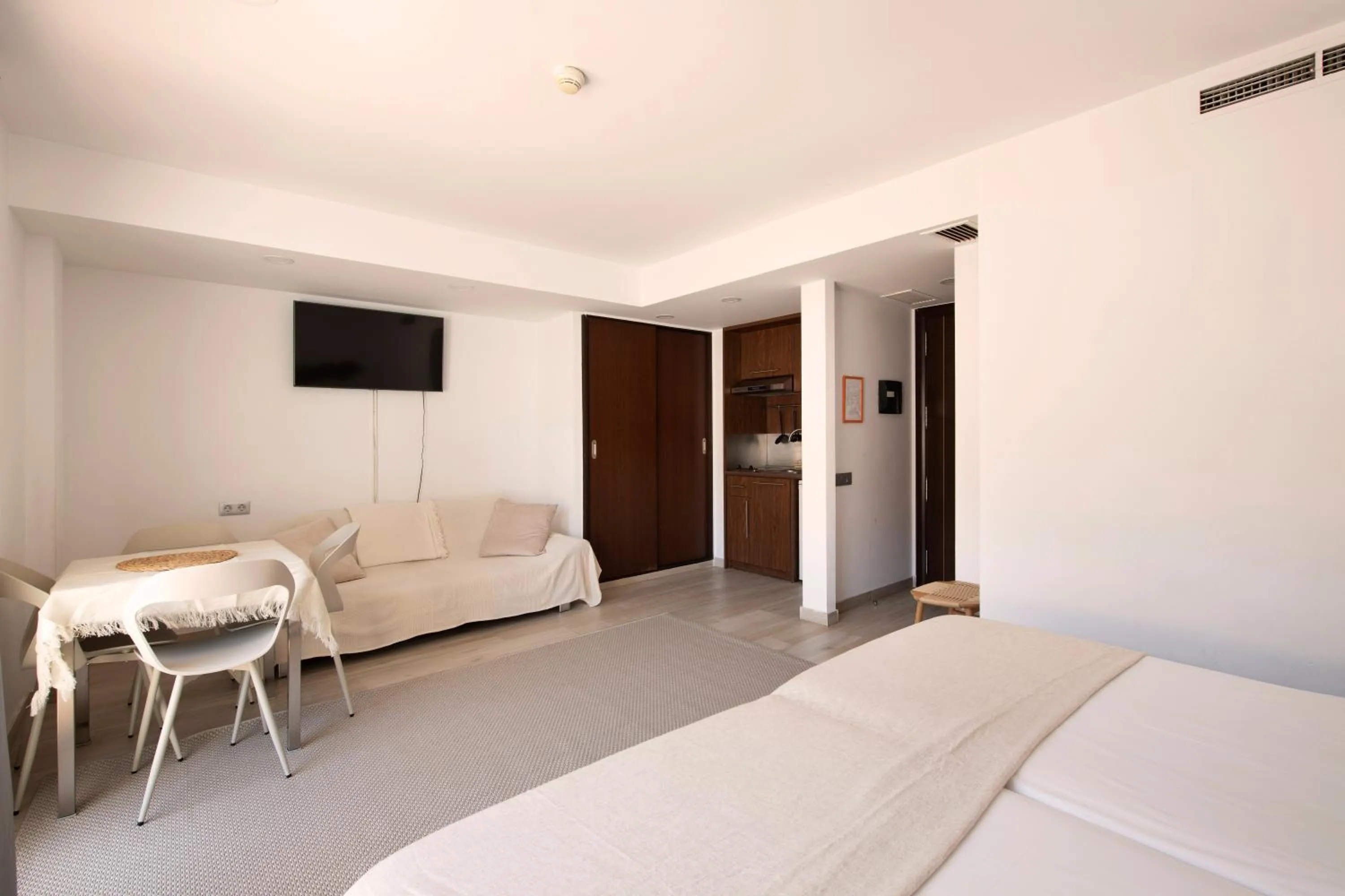 Living room, Bed in Aparthotel Centric