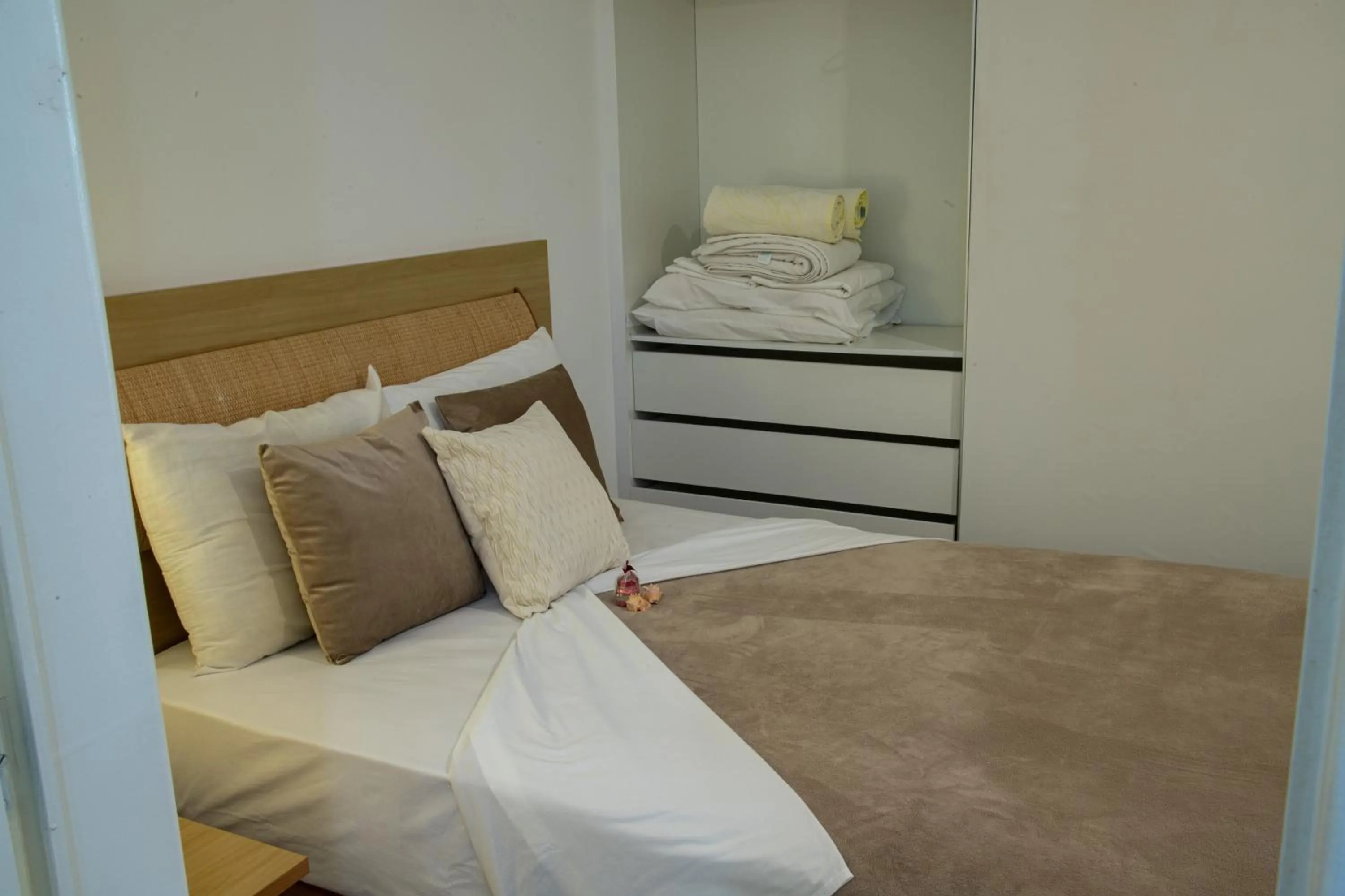 Bedroom, Bed in Beach Class Muro Alto Condomínio Resort By New Time