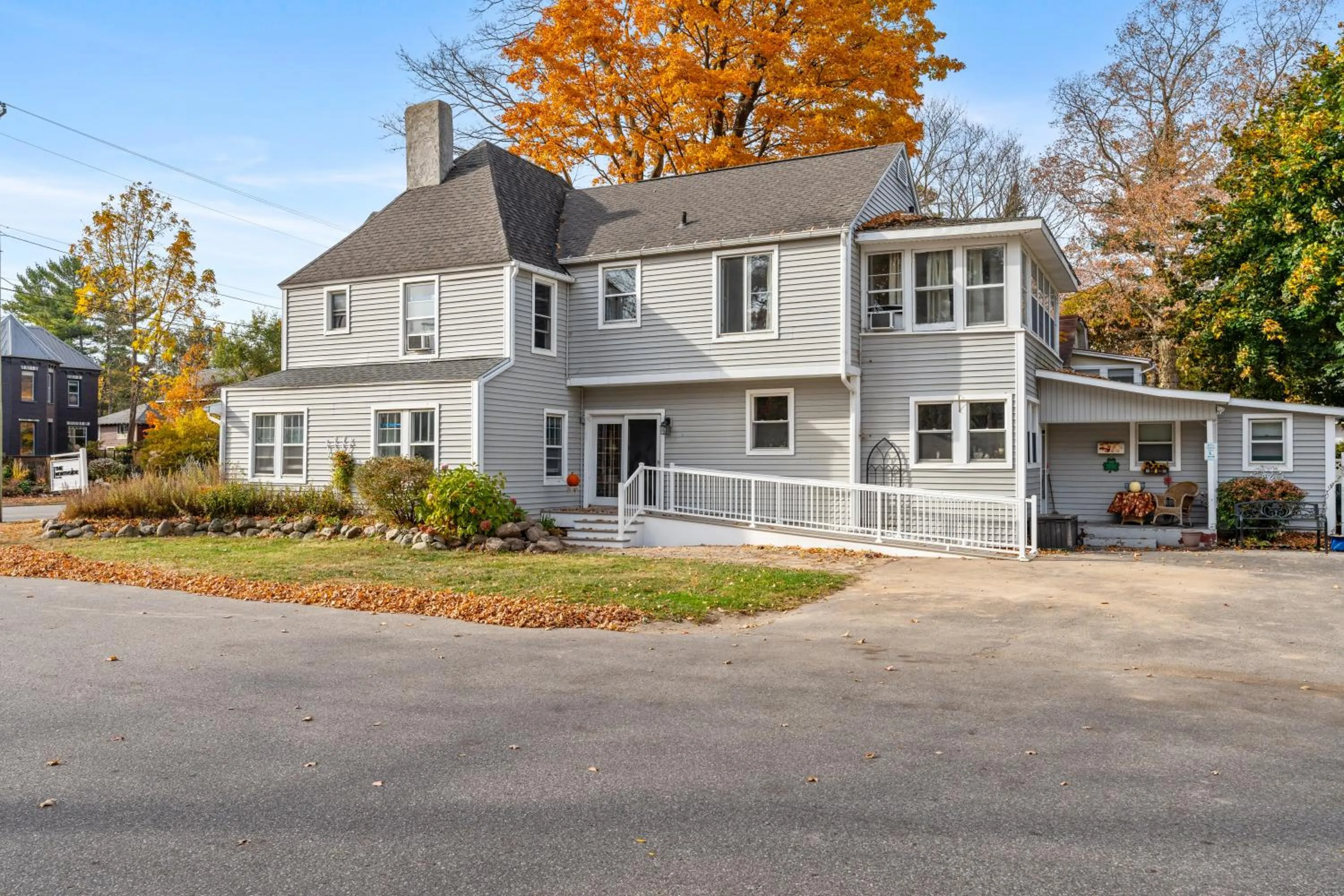 Property building in Charlevoix House - The Northside