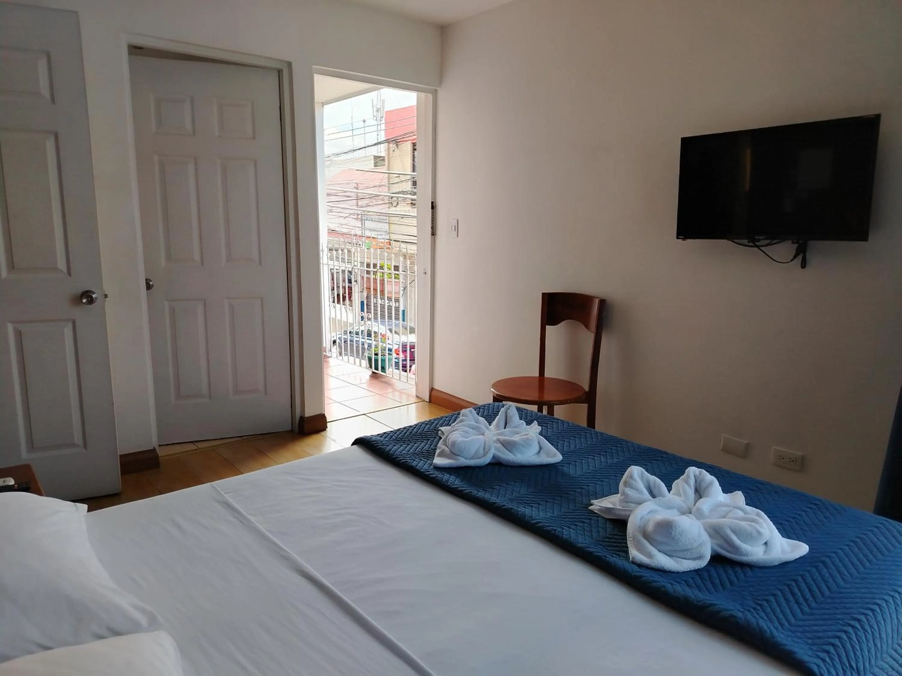 Photo of the whole room, Bed in Park View Hotel & Restaurant