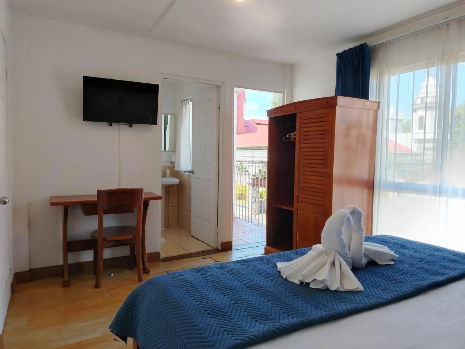 Property building, Bed in Park View Hotel & Restaurant