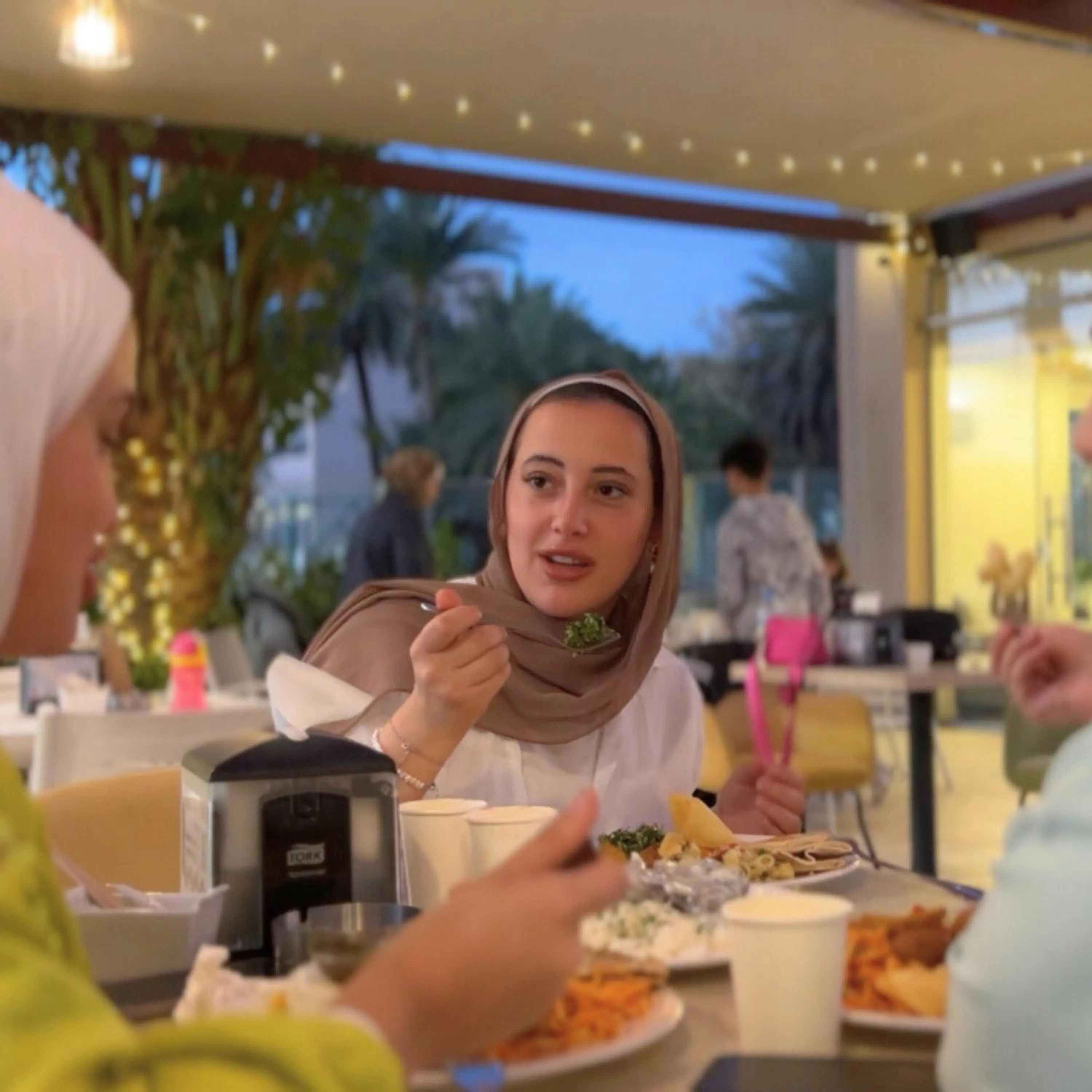 Restaurant/places to eat in Sea view hotel