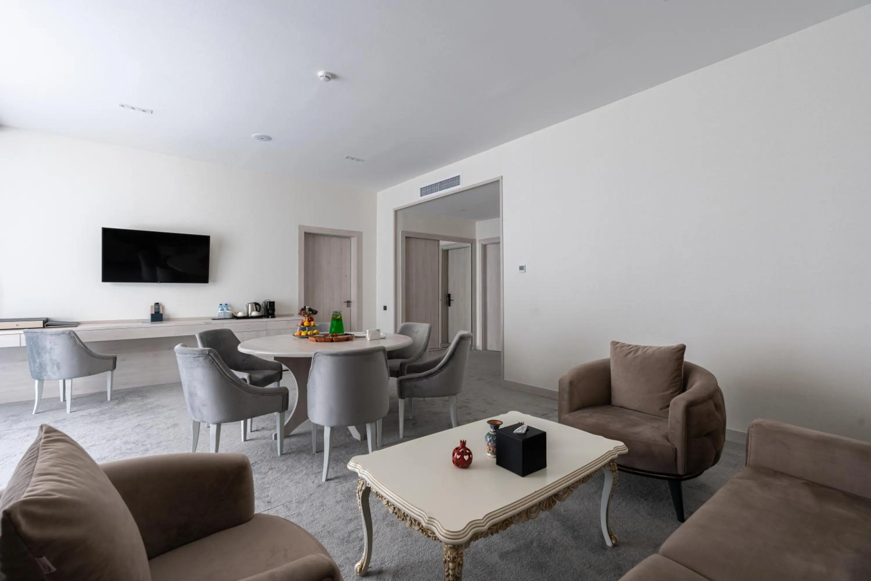 Communal lounge/ TV room in Hotel Inspira-S Tashkent