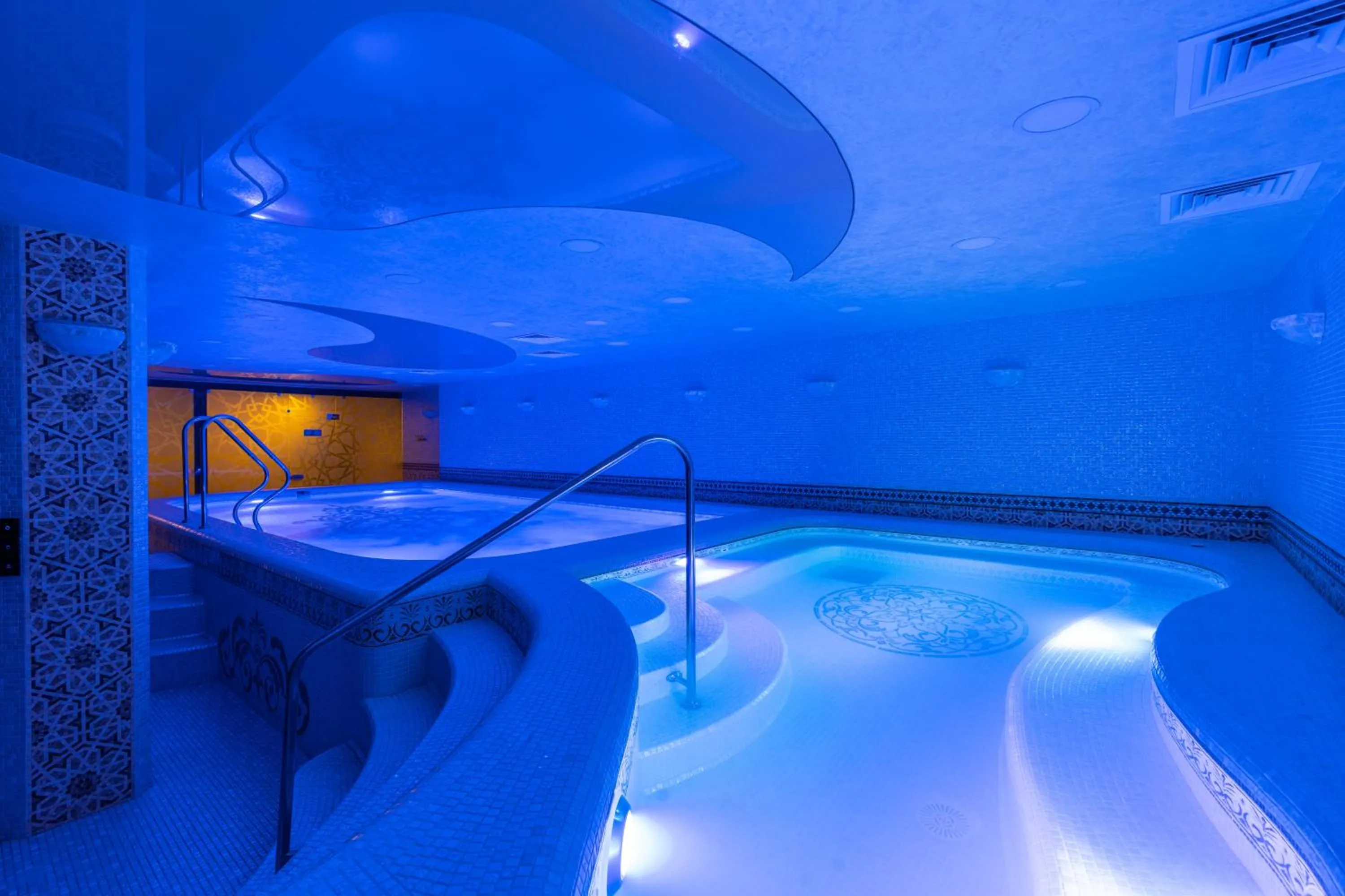 Swimming pool in Hotel Inspira-S Tashkent