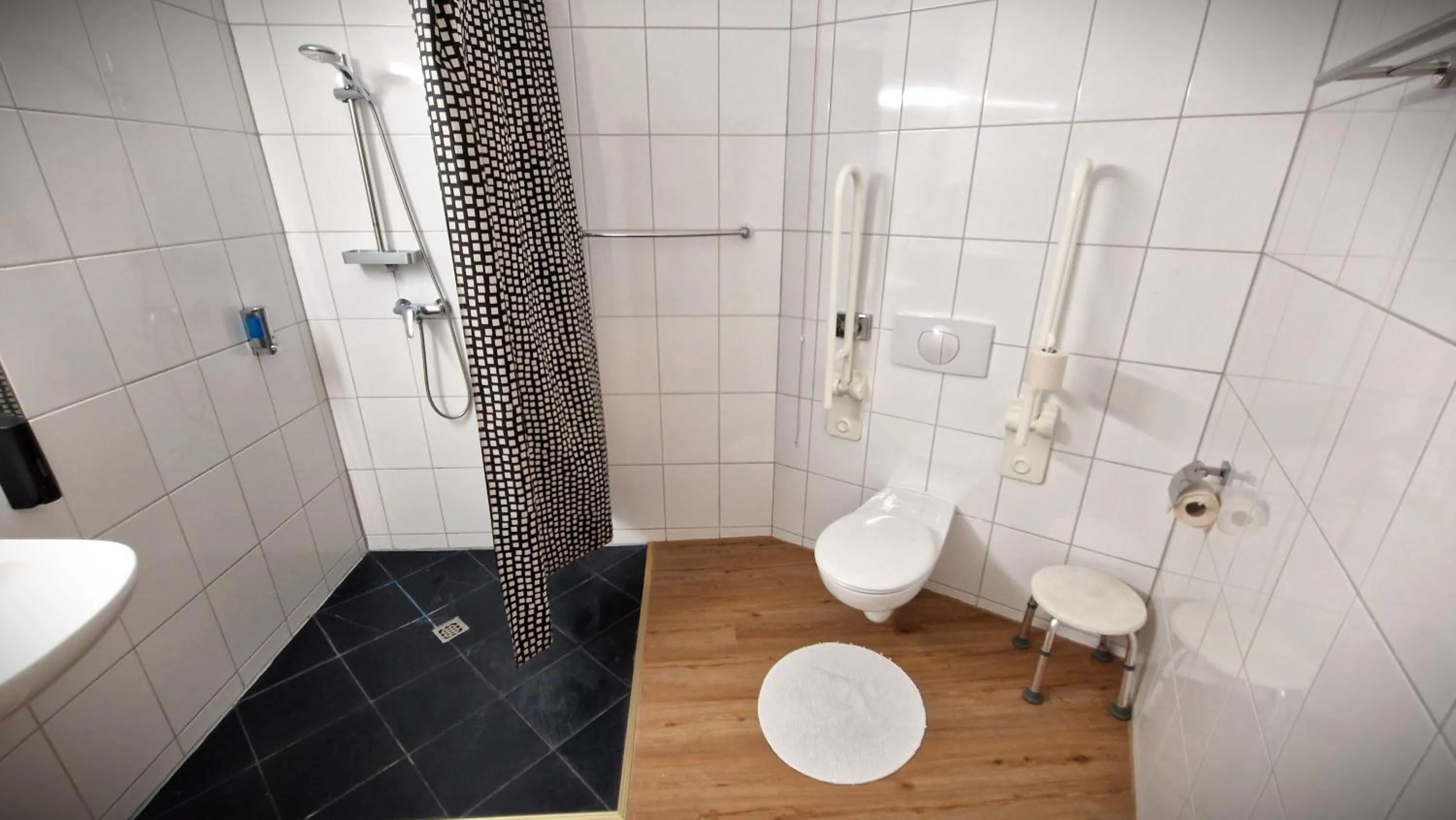 Shower in Mikon Eastgate Hotel - City Centre