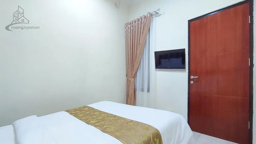 Bedroom, Bed in Atmosfer Guest House Sentul