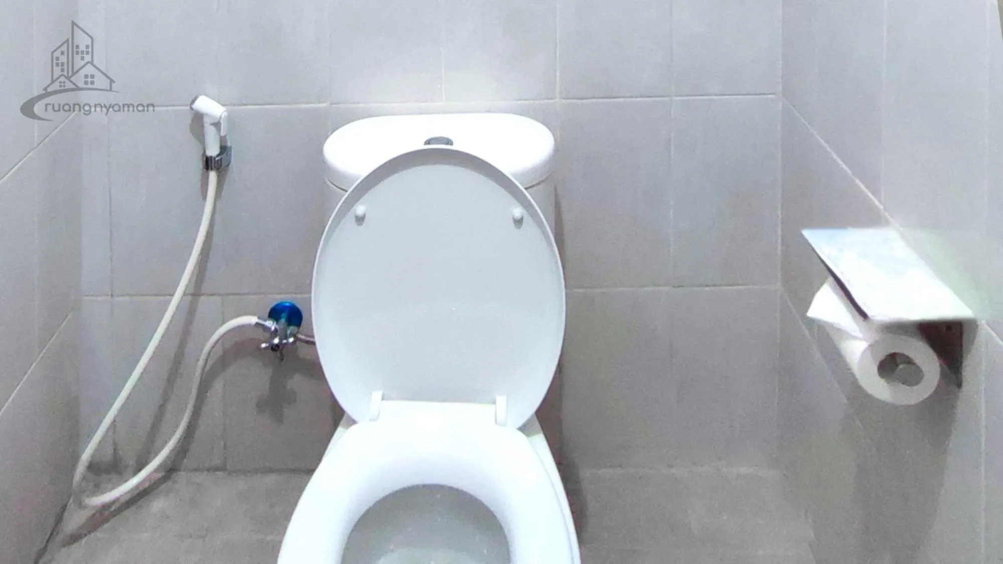 Bathroom in Atmosfer Guest House Sentul