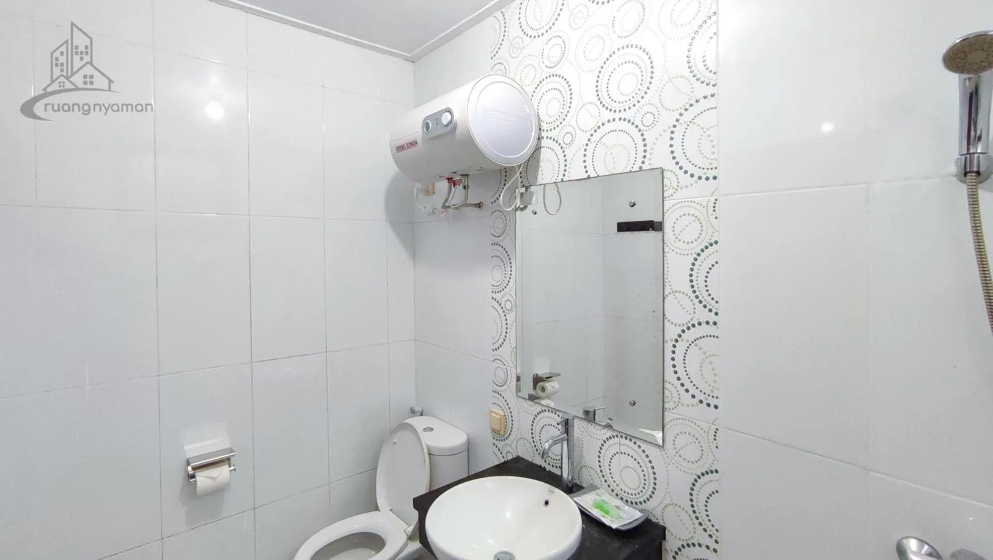 Bathroom in Atmosfer Guest House Sentul