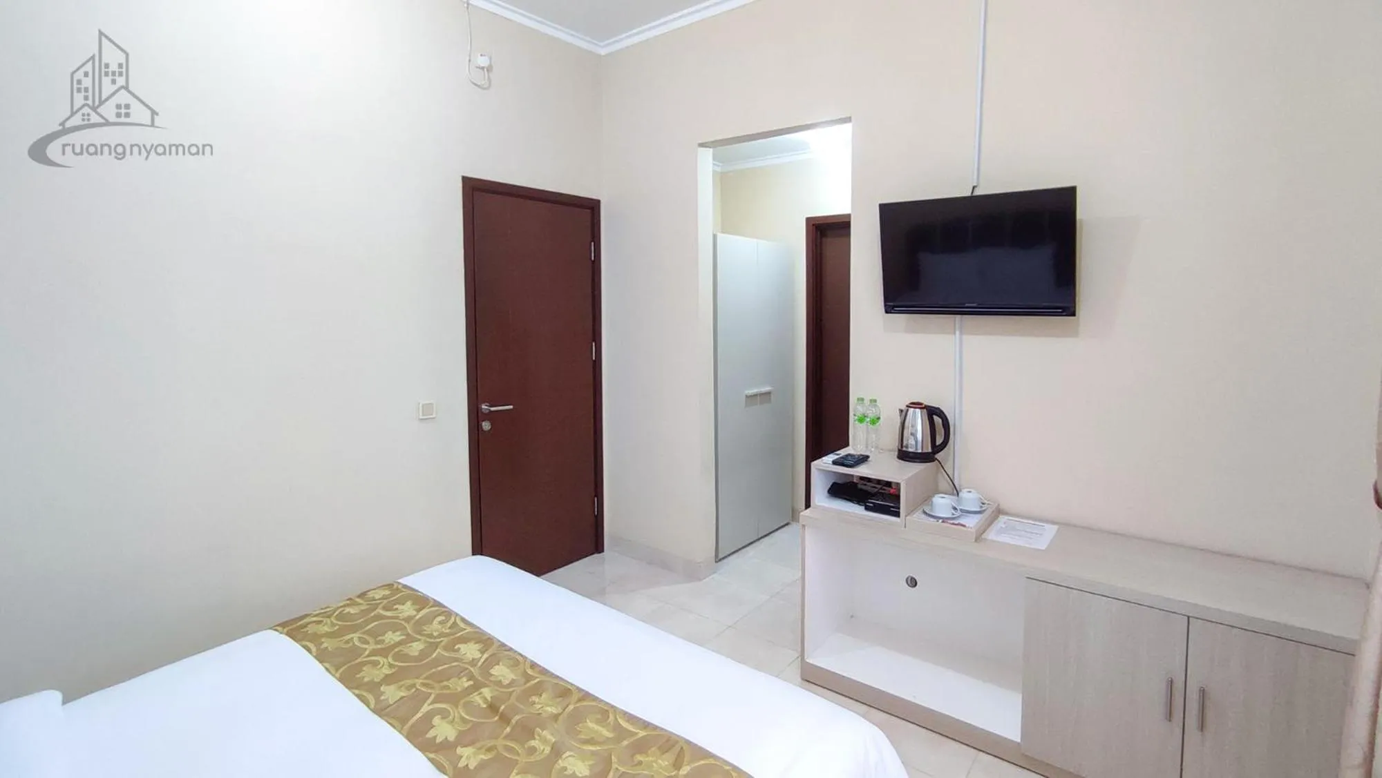 Bedroom, Bed in Atmosfer Guest House Sentul
