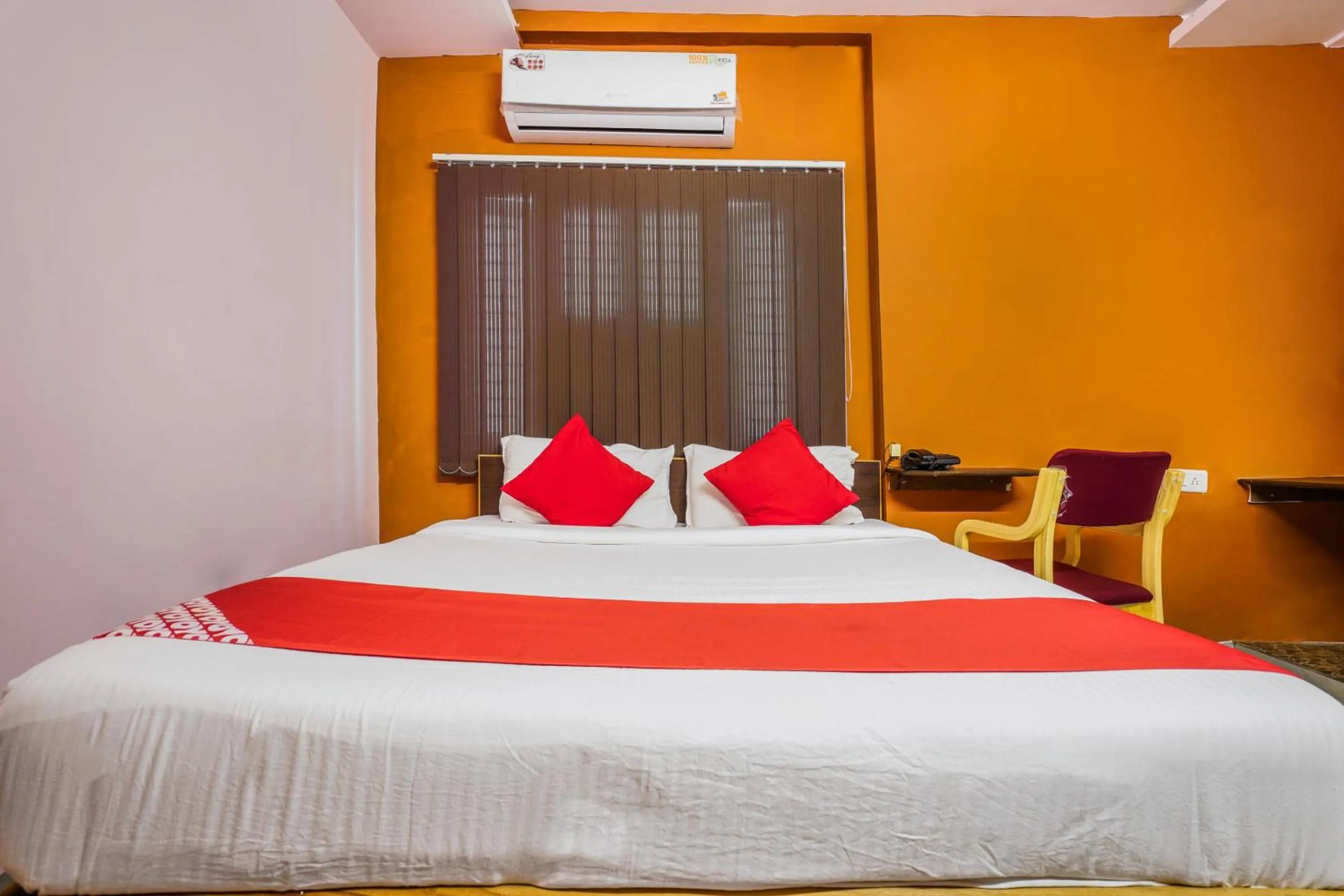 Bedroom, Bed in OYO Mint Leaves Near Alcazar Mall