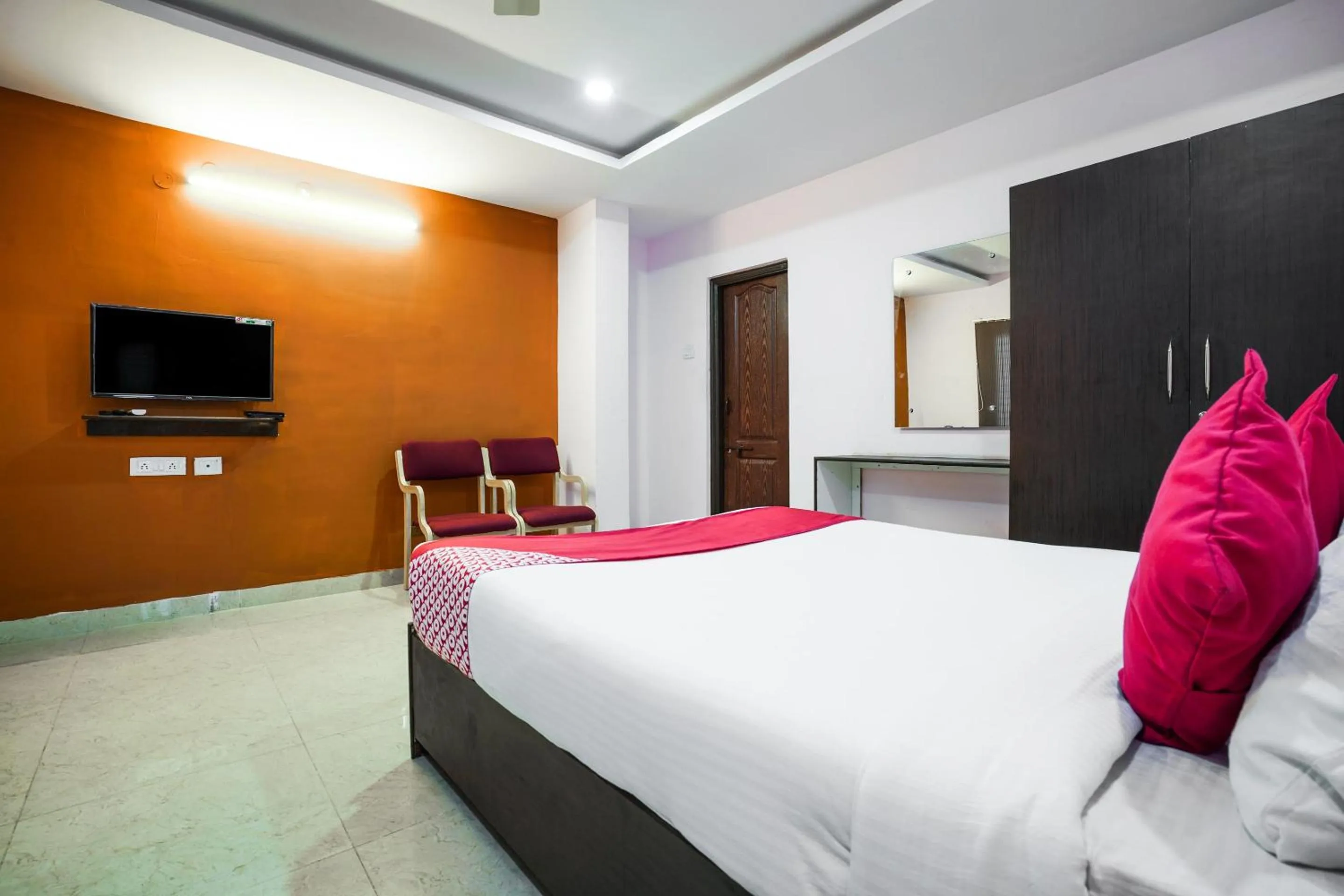 Bedroom, Bed in OYO Mint Leaves Near Alcazar Mall