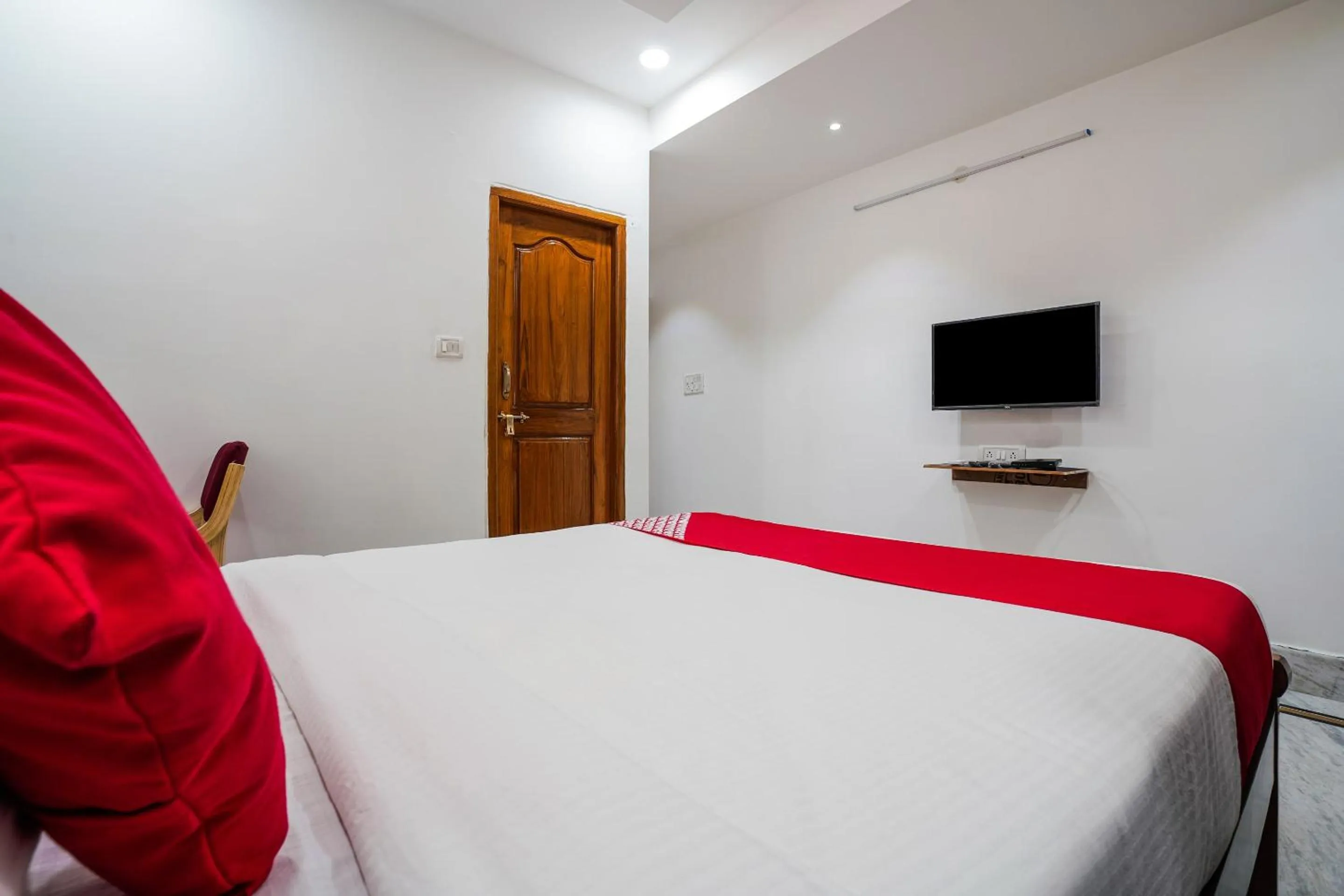 Bedroom, Bed in OYO Mint Leaves Near Alcazar Mall