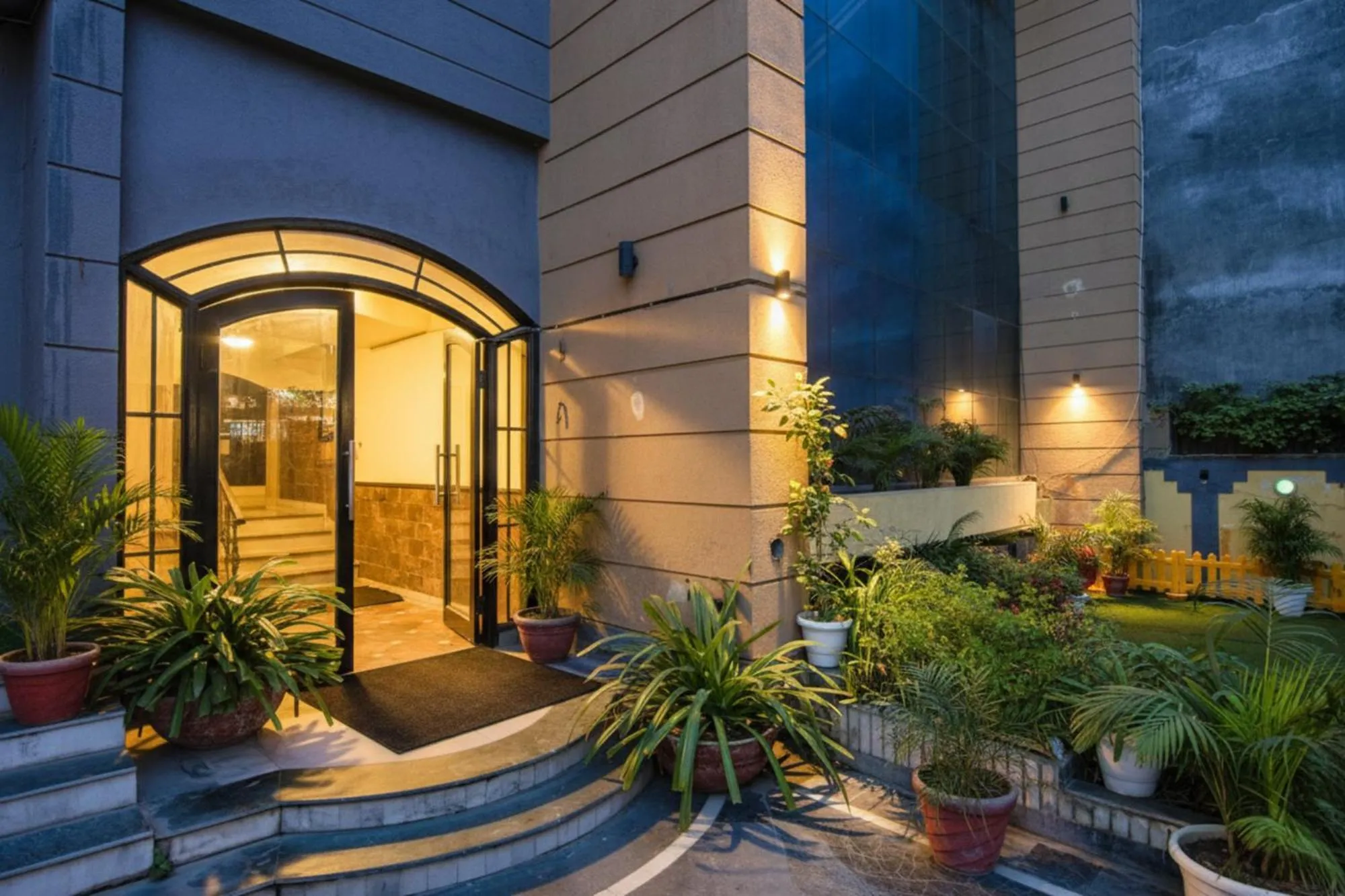 Facade/entrance in Via Singh Suite