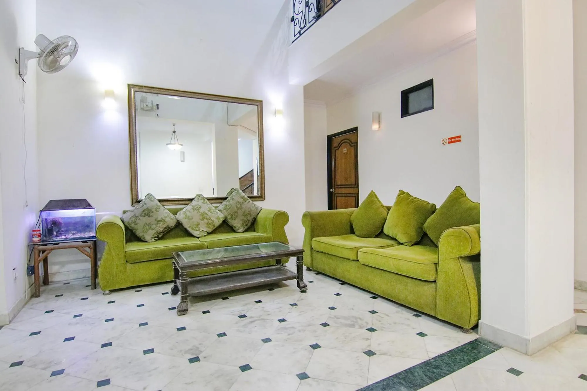 Living room in FabHotel Singh Suite - DLF Phase 3, Gurugram