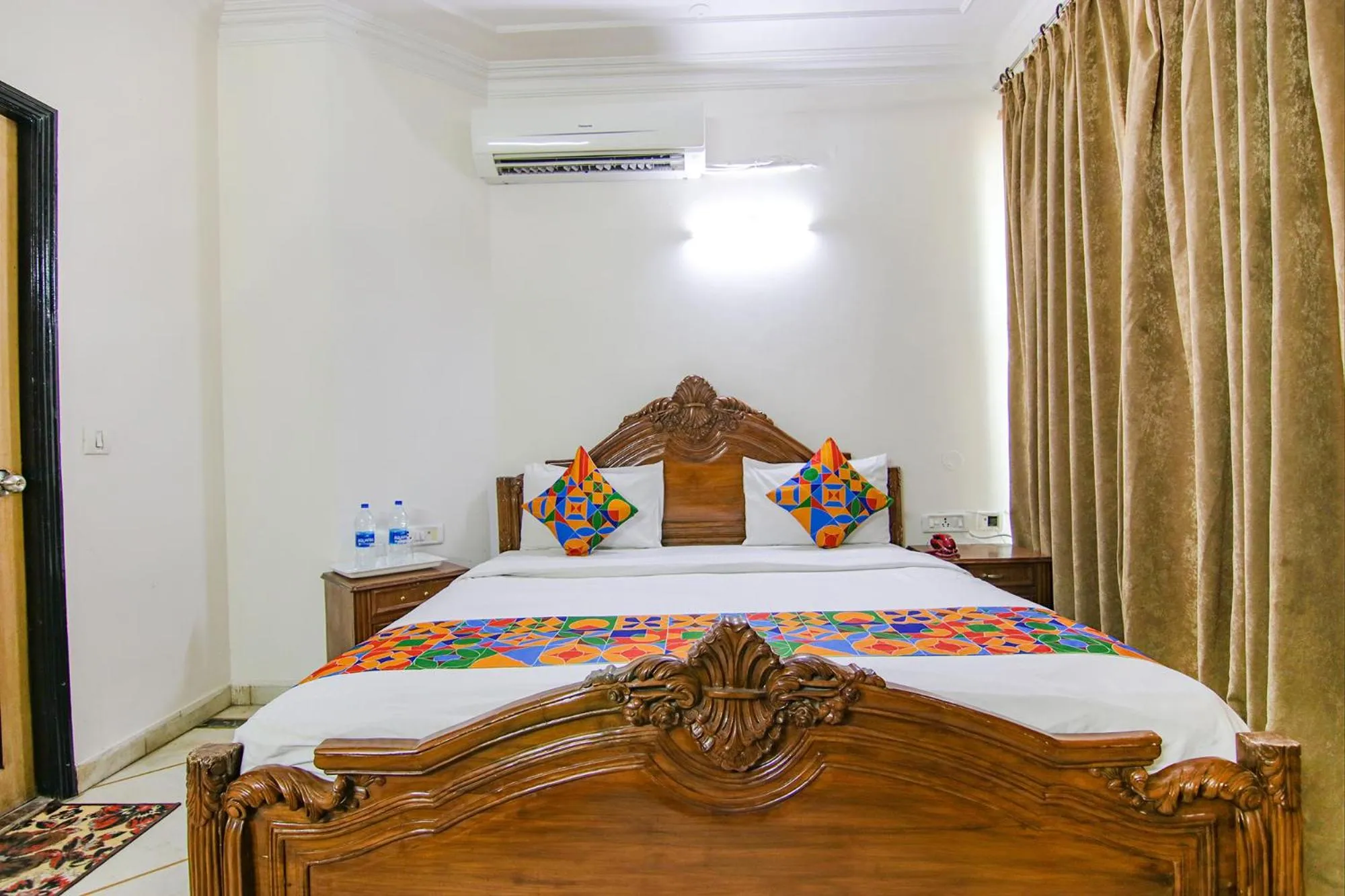 Bed in FabHotel Singh Suite - DLF Phase 3, Gurugram