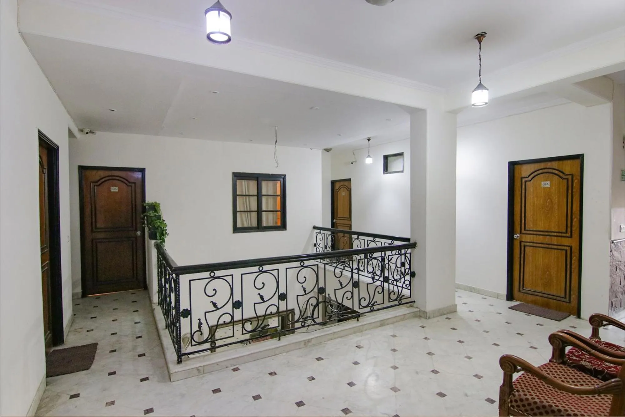 Lobby or reception in FabHotel Singh Suite - DLF Phase 3, Gurugram