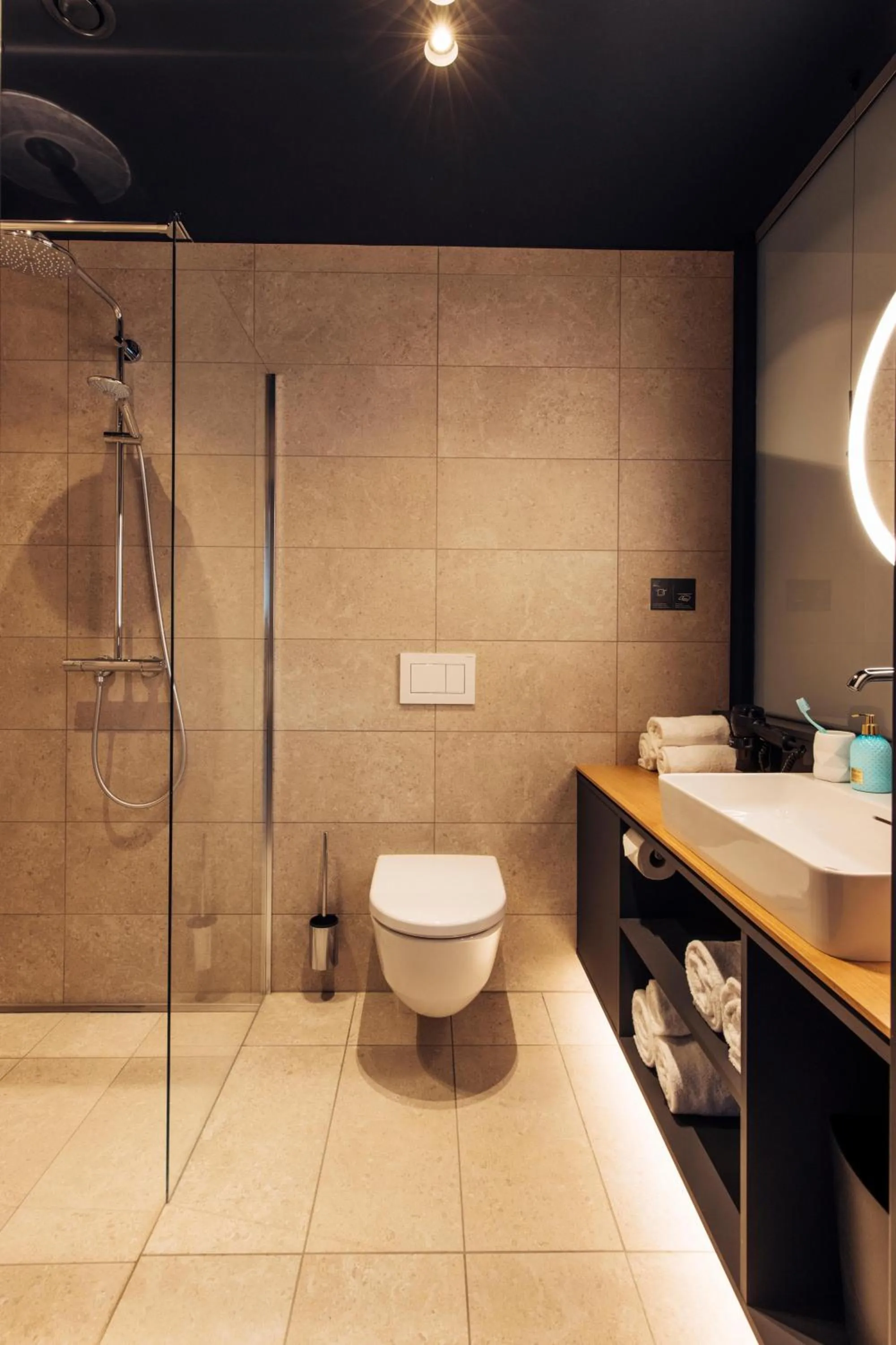 Bathroom in harry's home Bischofshofen hotel & apartments