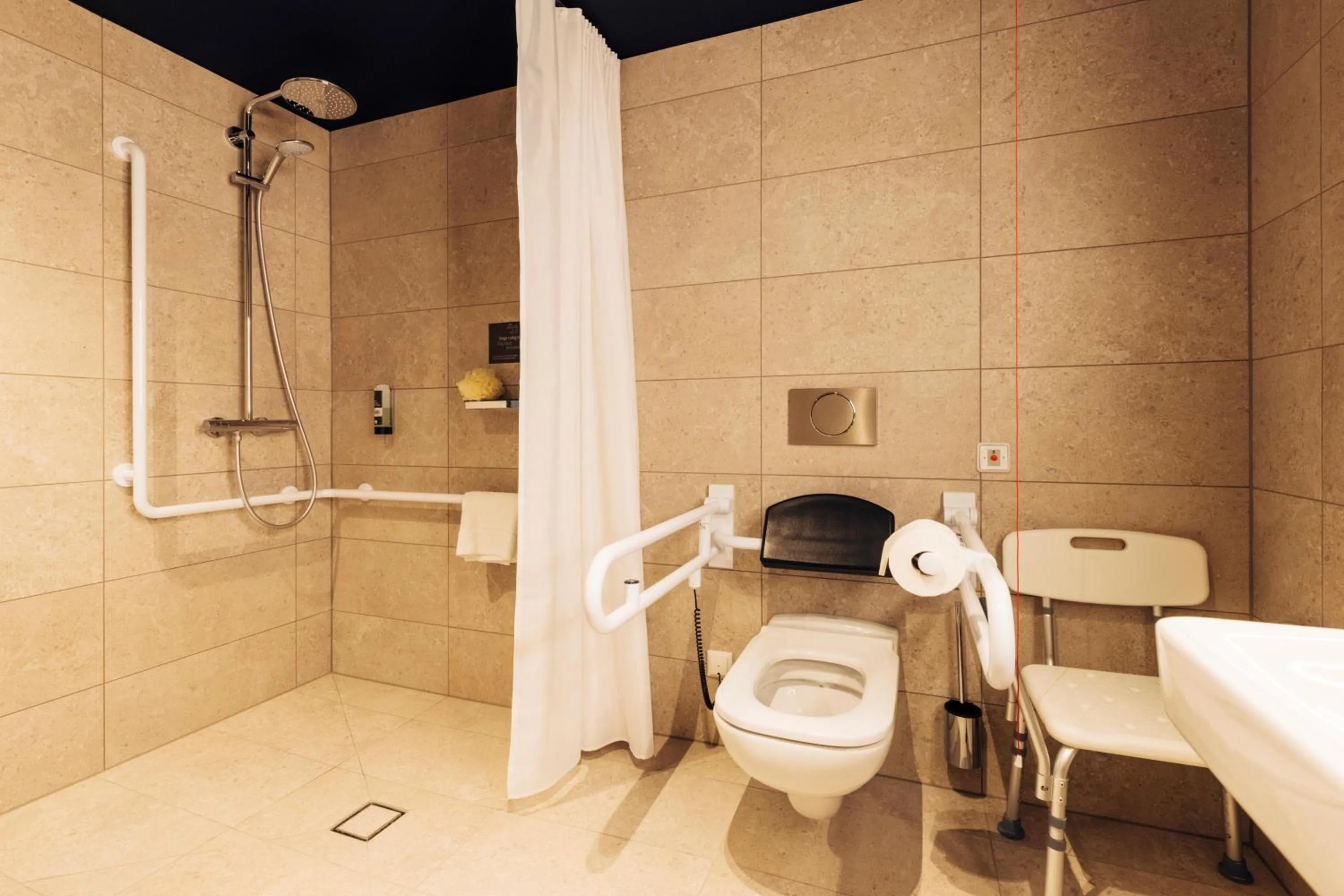 Bathroom in harry's home Bischofshofen hotel & apartments