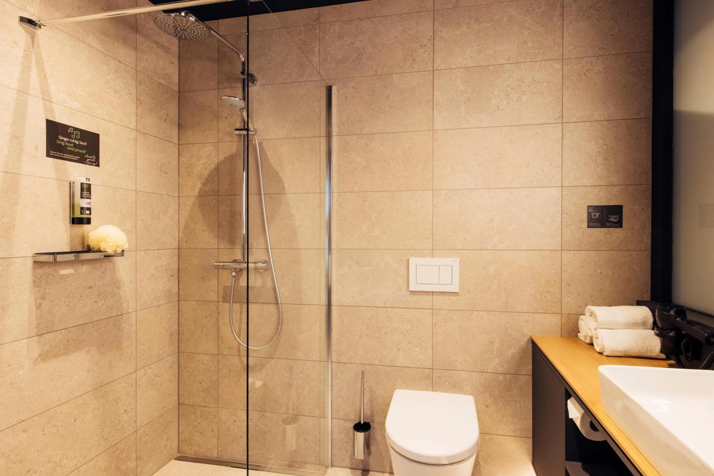 Bathroom in harry's home Bischofshofen hotel & apartments