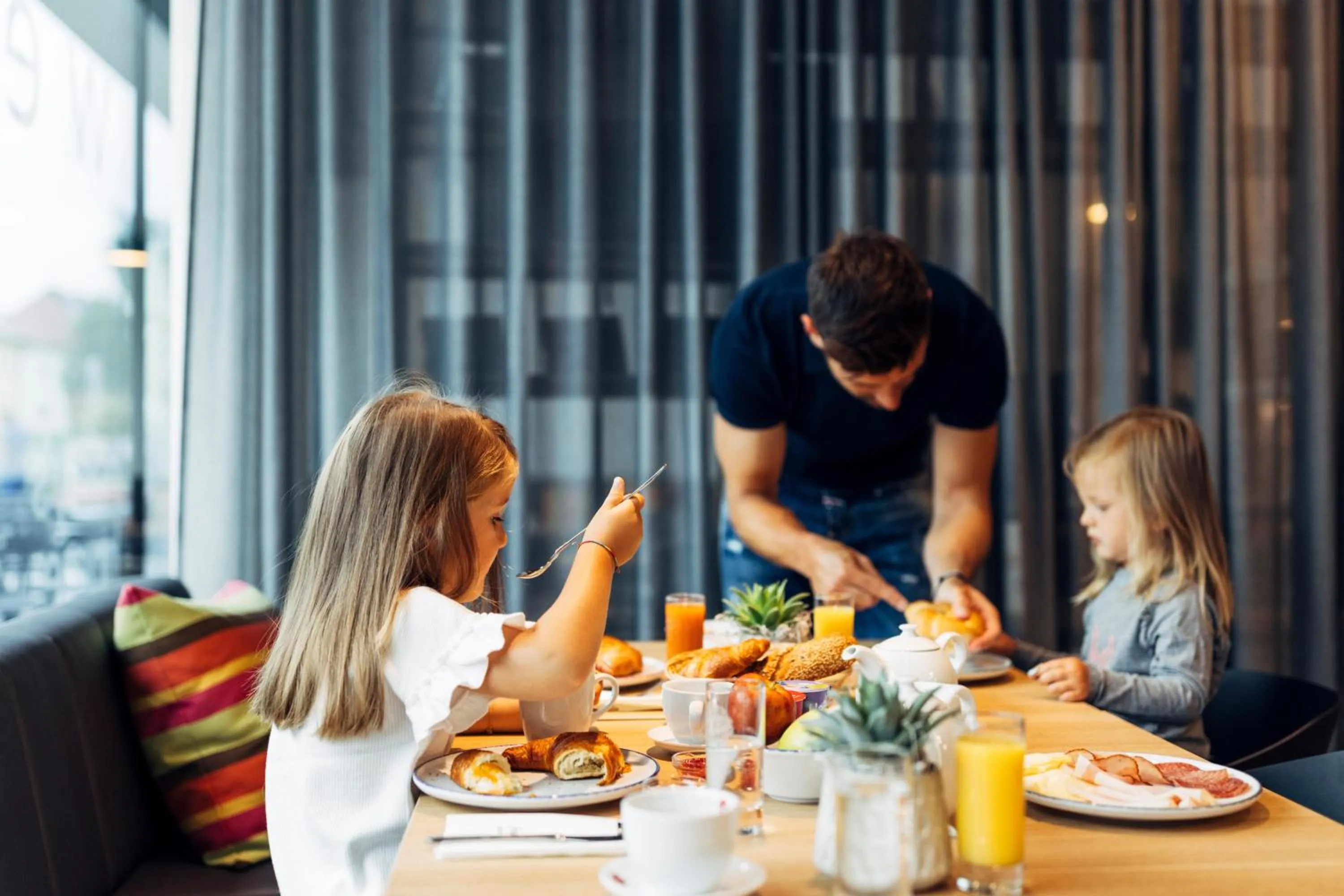 Restaurant/places to eat in harry's home Bischofshofen hotel & apartments