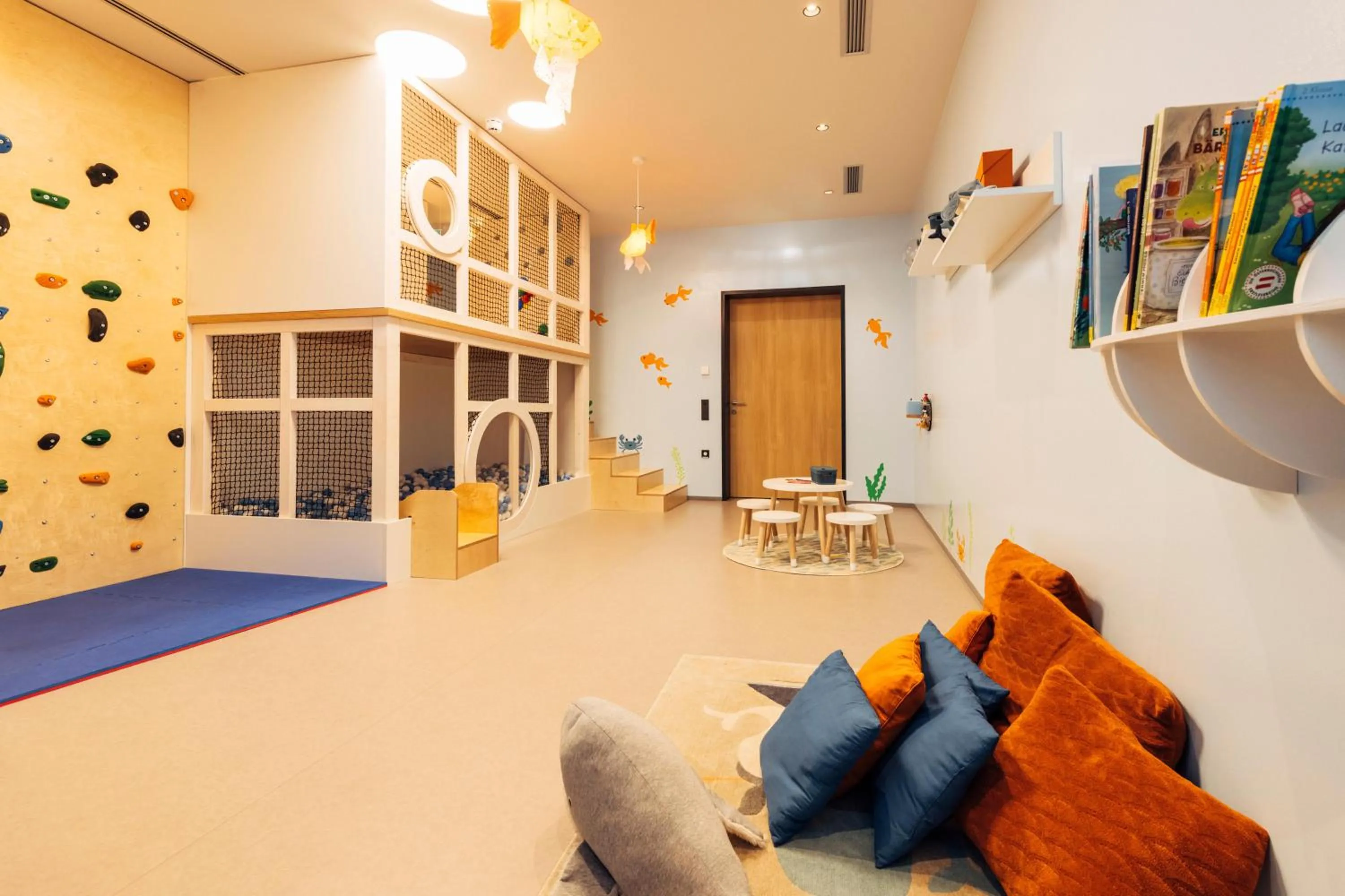 children in harry's home Bischofshofen hotel & apartments