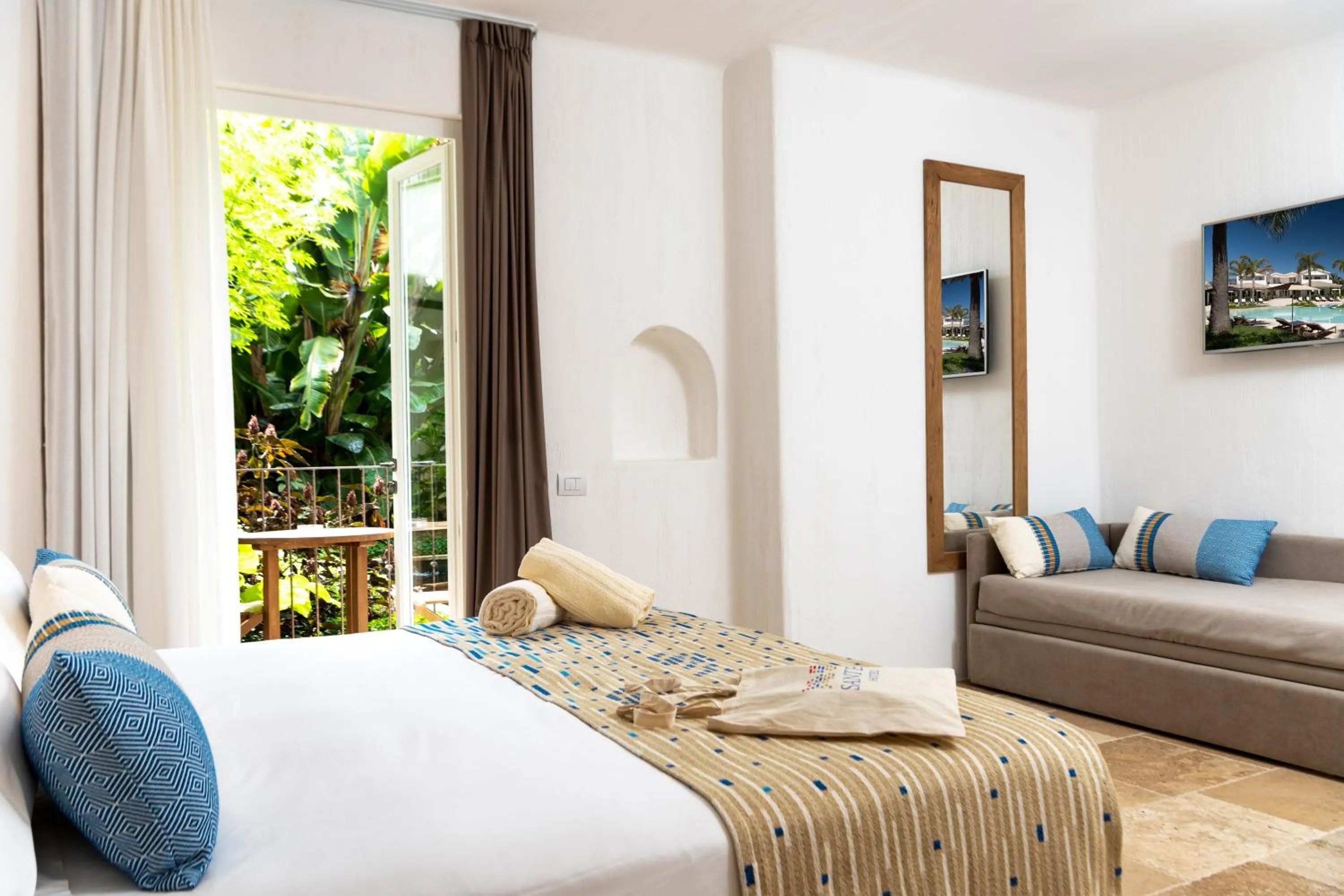 Bed in Sant Efis Hotel