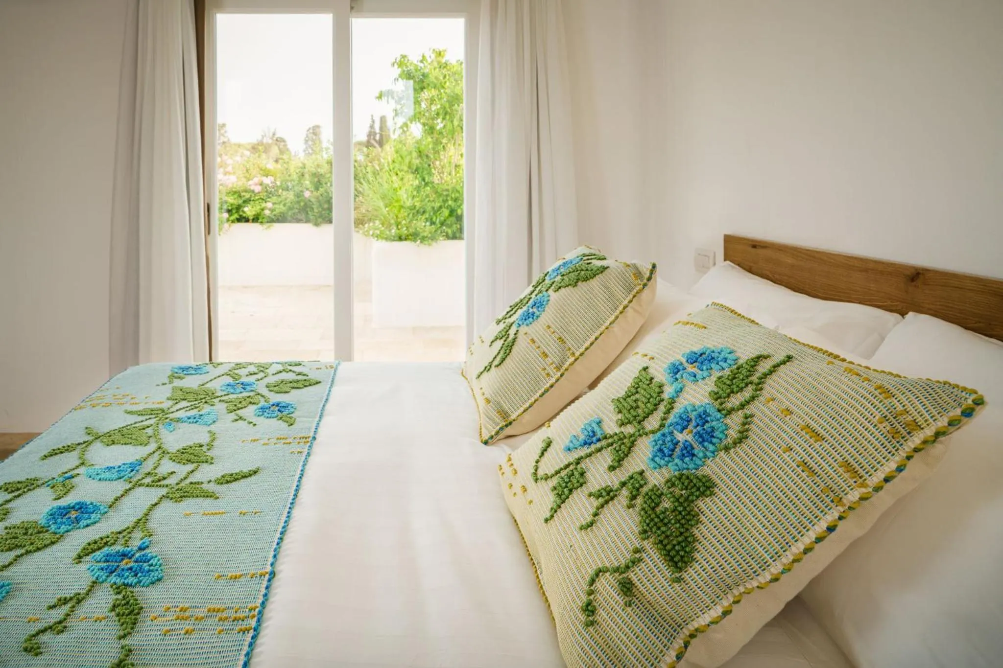 Bed in Sant Efis Hotel