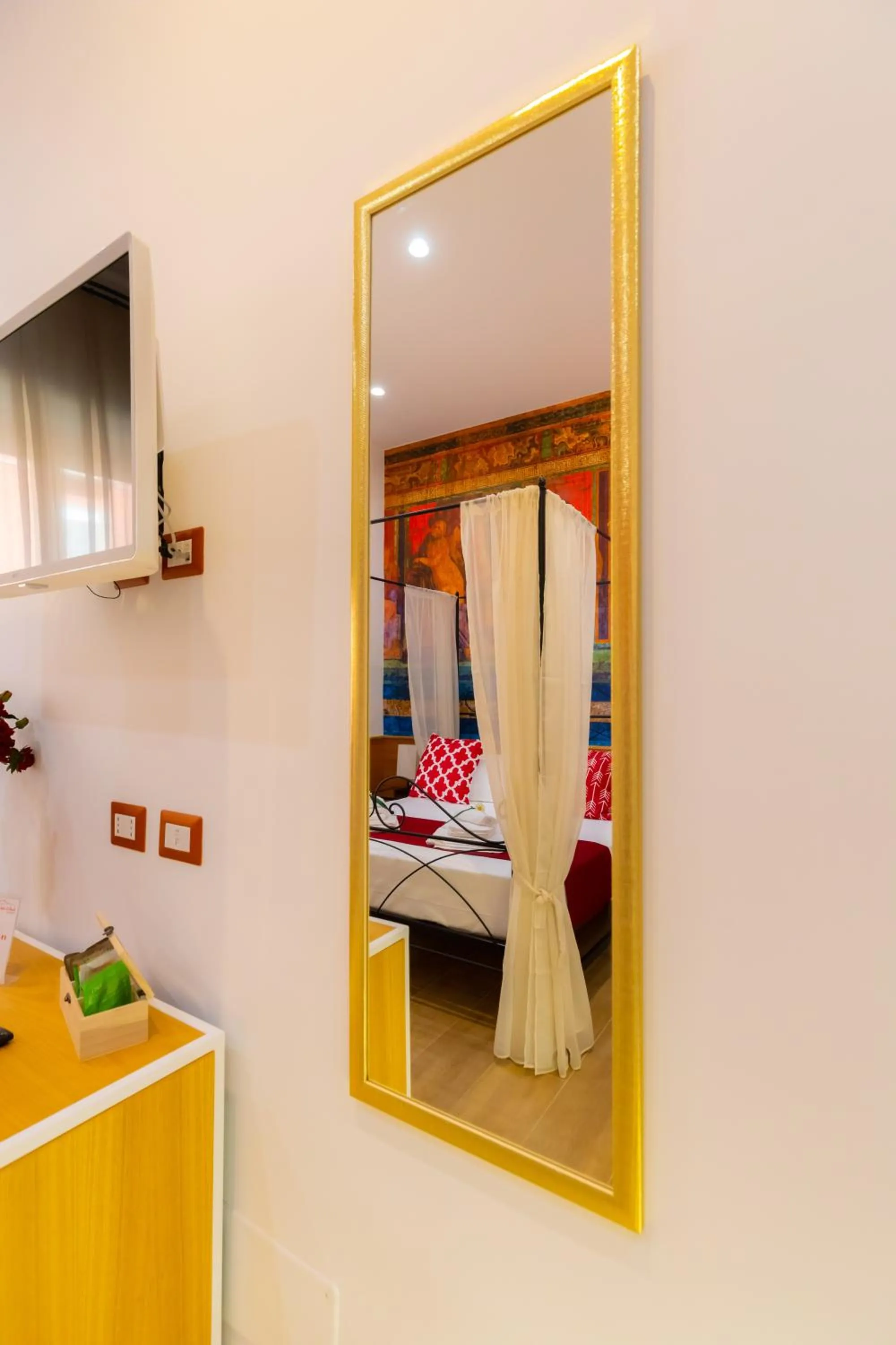 Decorative detail, Bed in Le Meraviglie Di Napoli