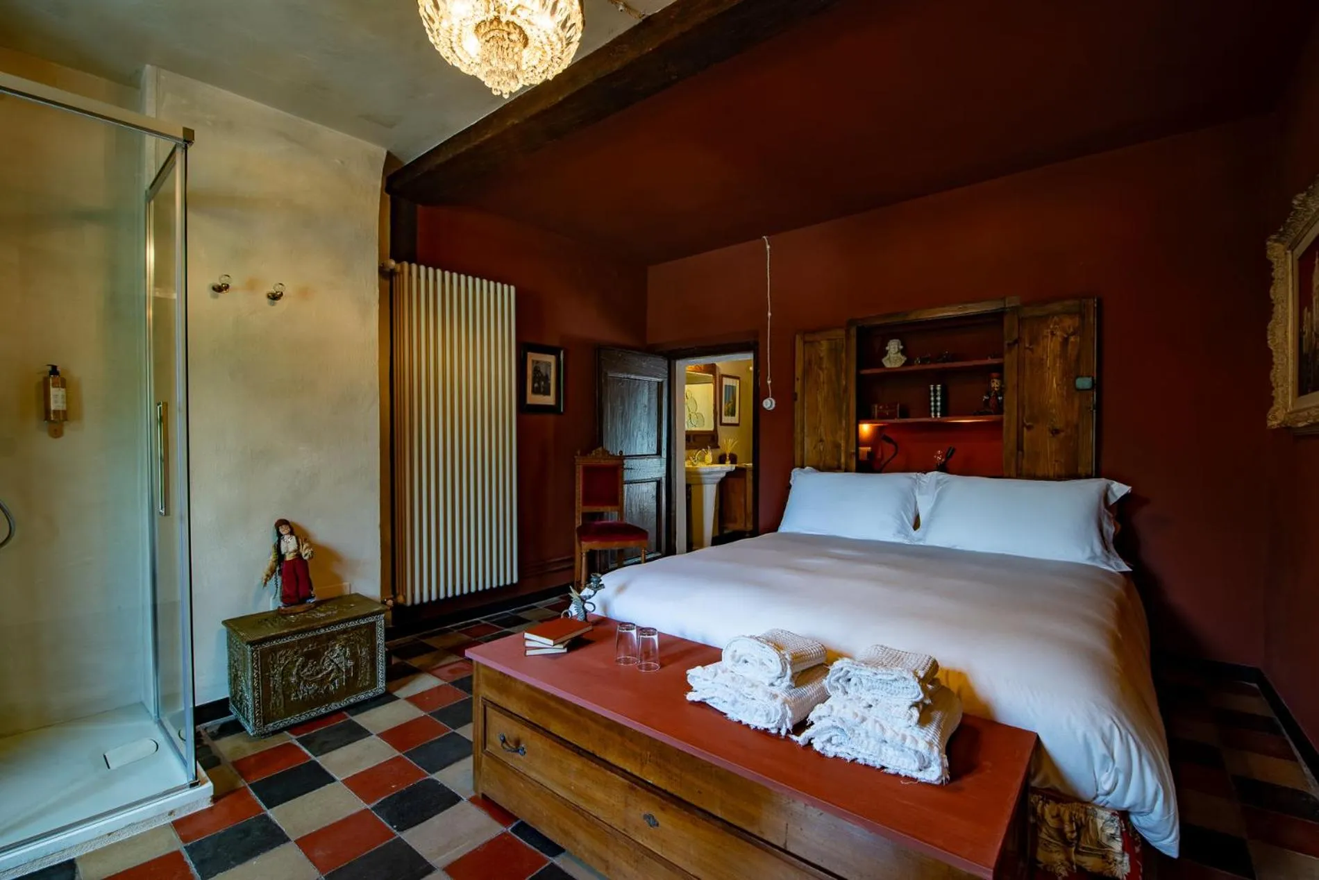 Shower, Bed in Country House La Bursch