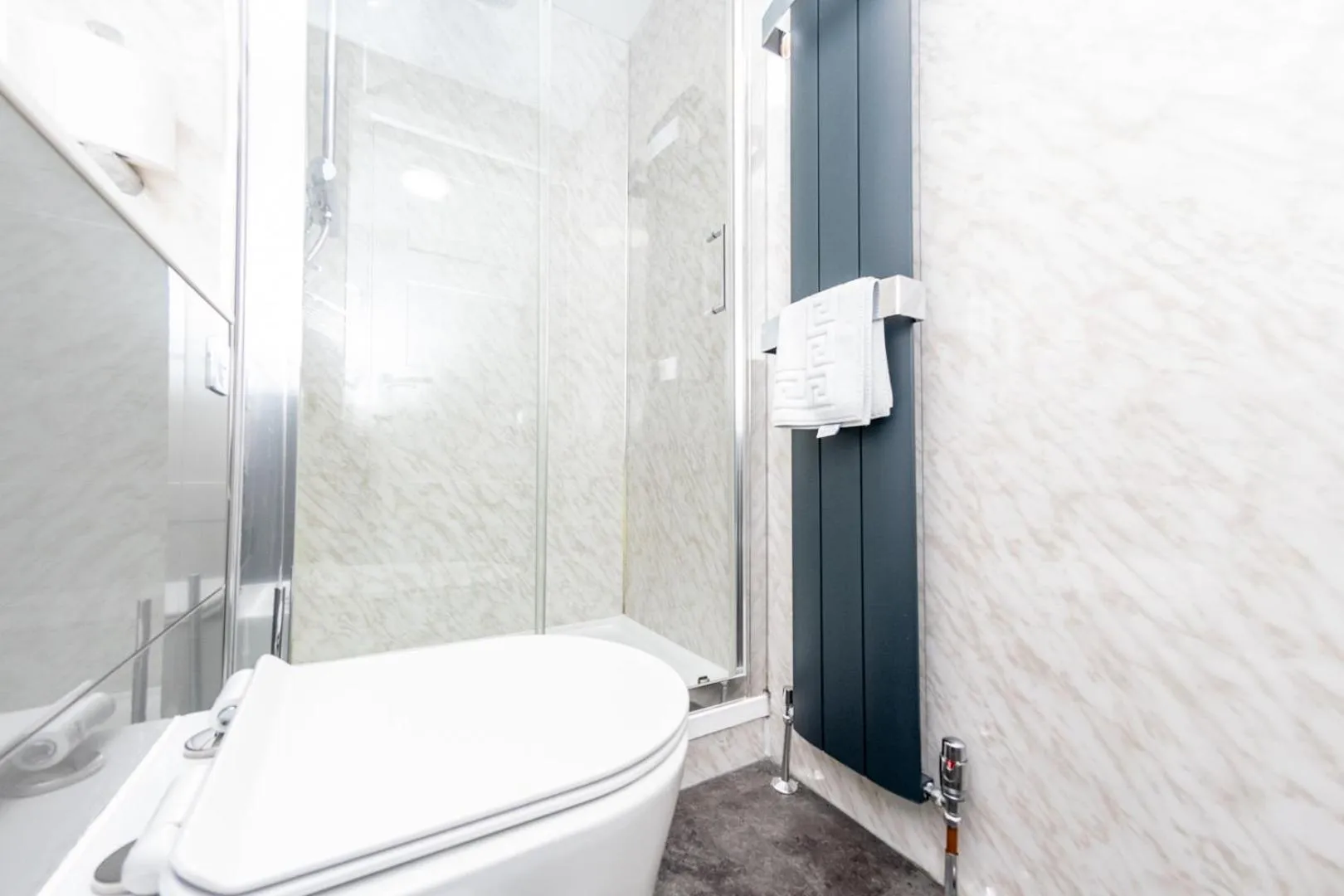 Bathroom in The Halfway House Inn