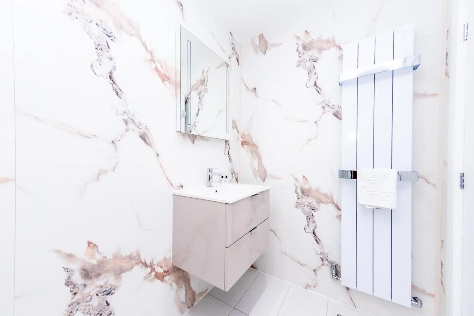 Bathroom in The Halfway House Inn