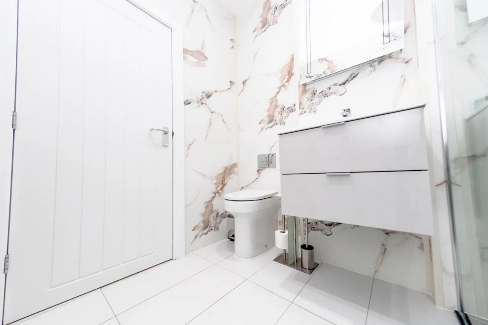 Toilet in The Halfway House Inn