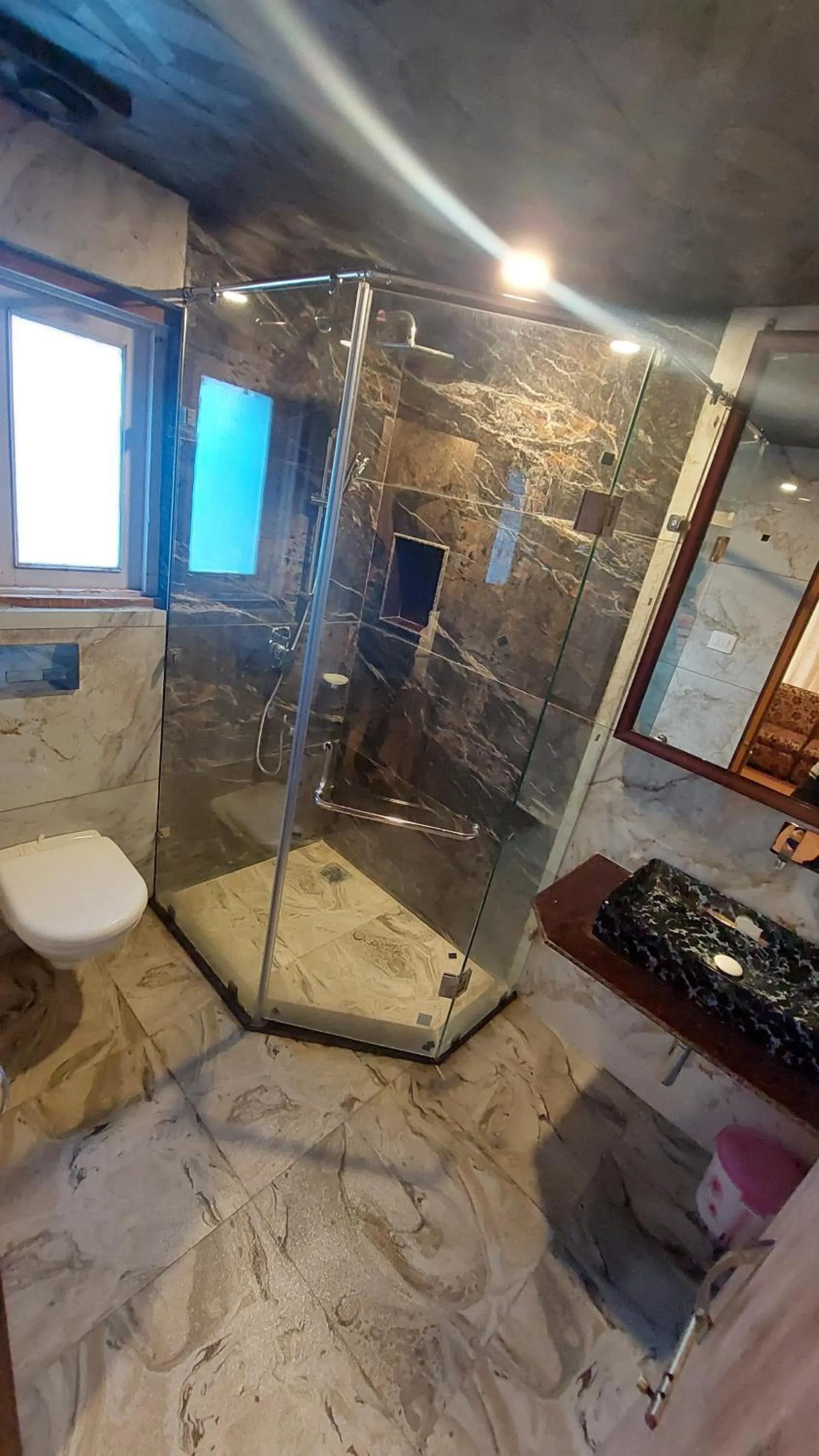 Bathroom in Hotel Outlook