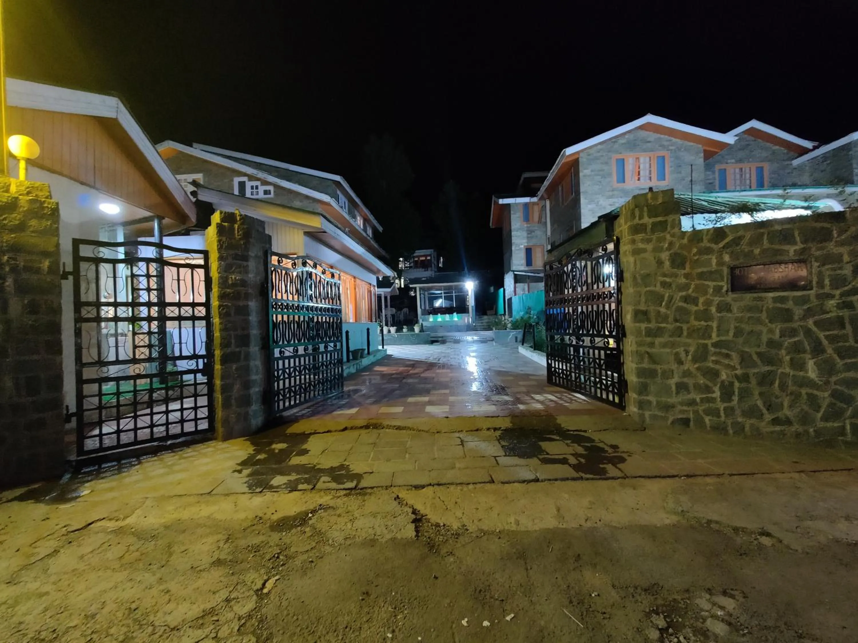 Property building in Hotel Outlook