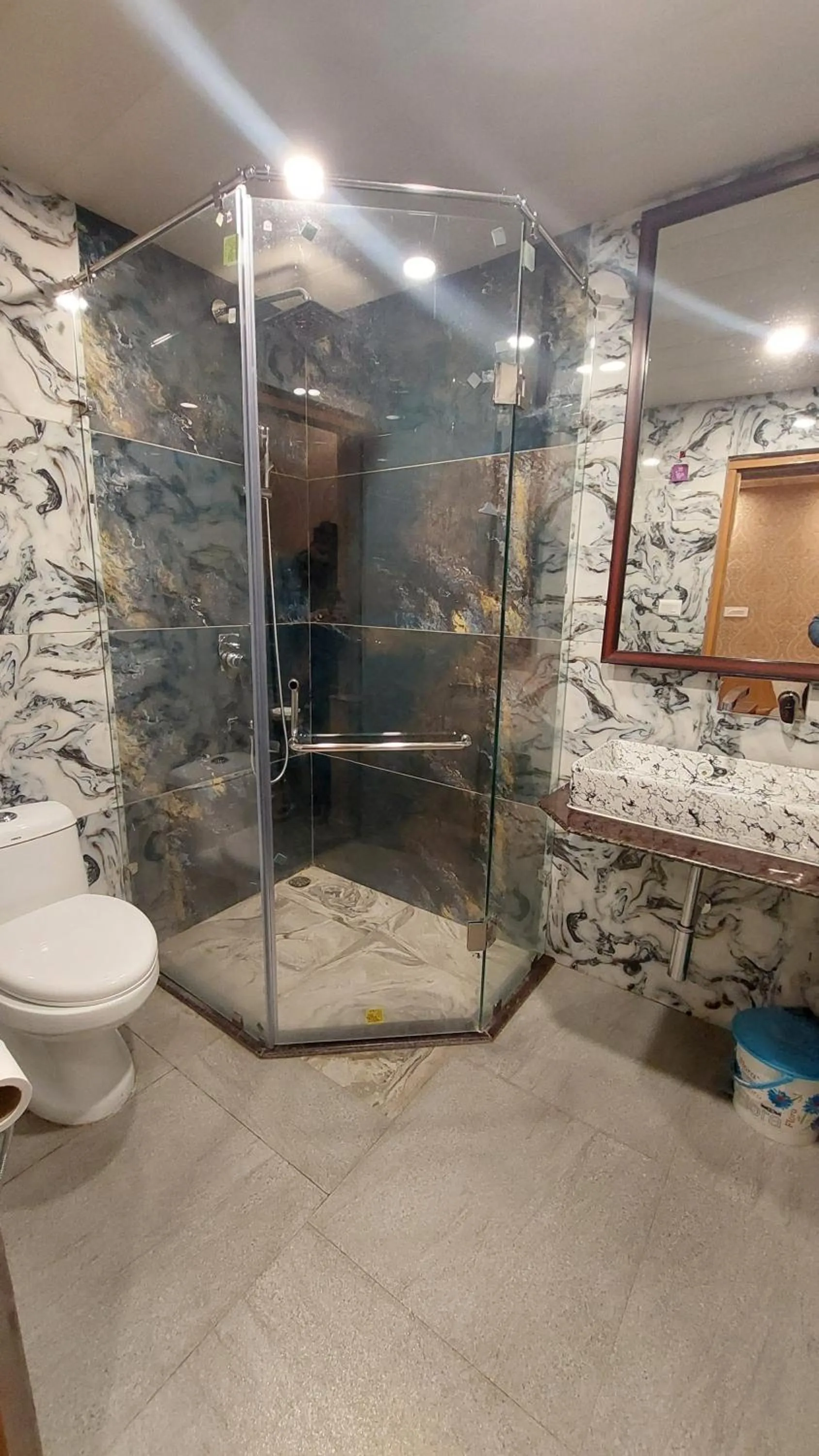 Bathroom in Hotel Outlook