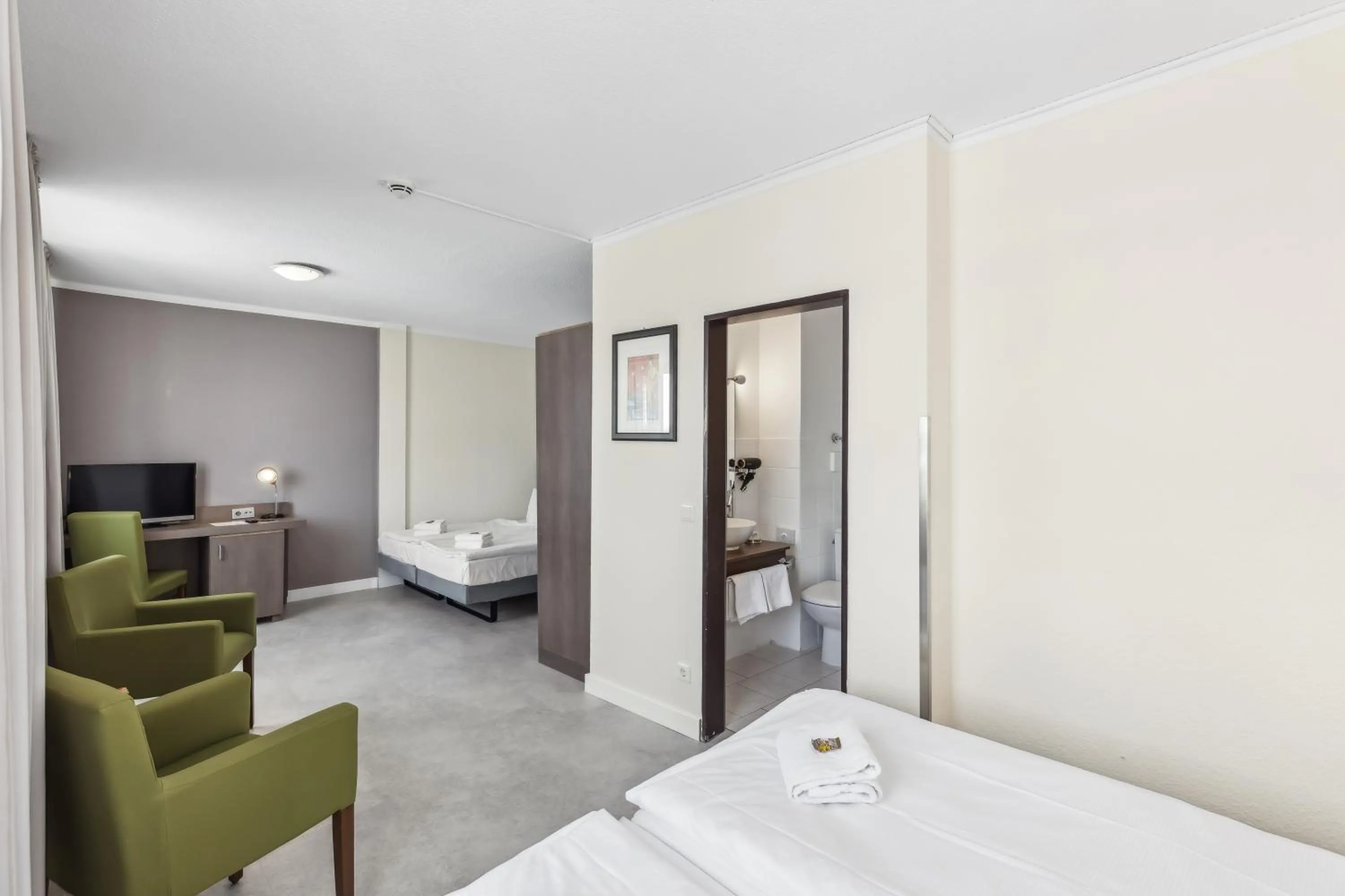 Bedroom, Bed in Cityhotel Amadeus