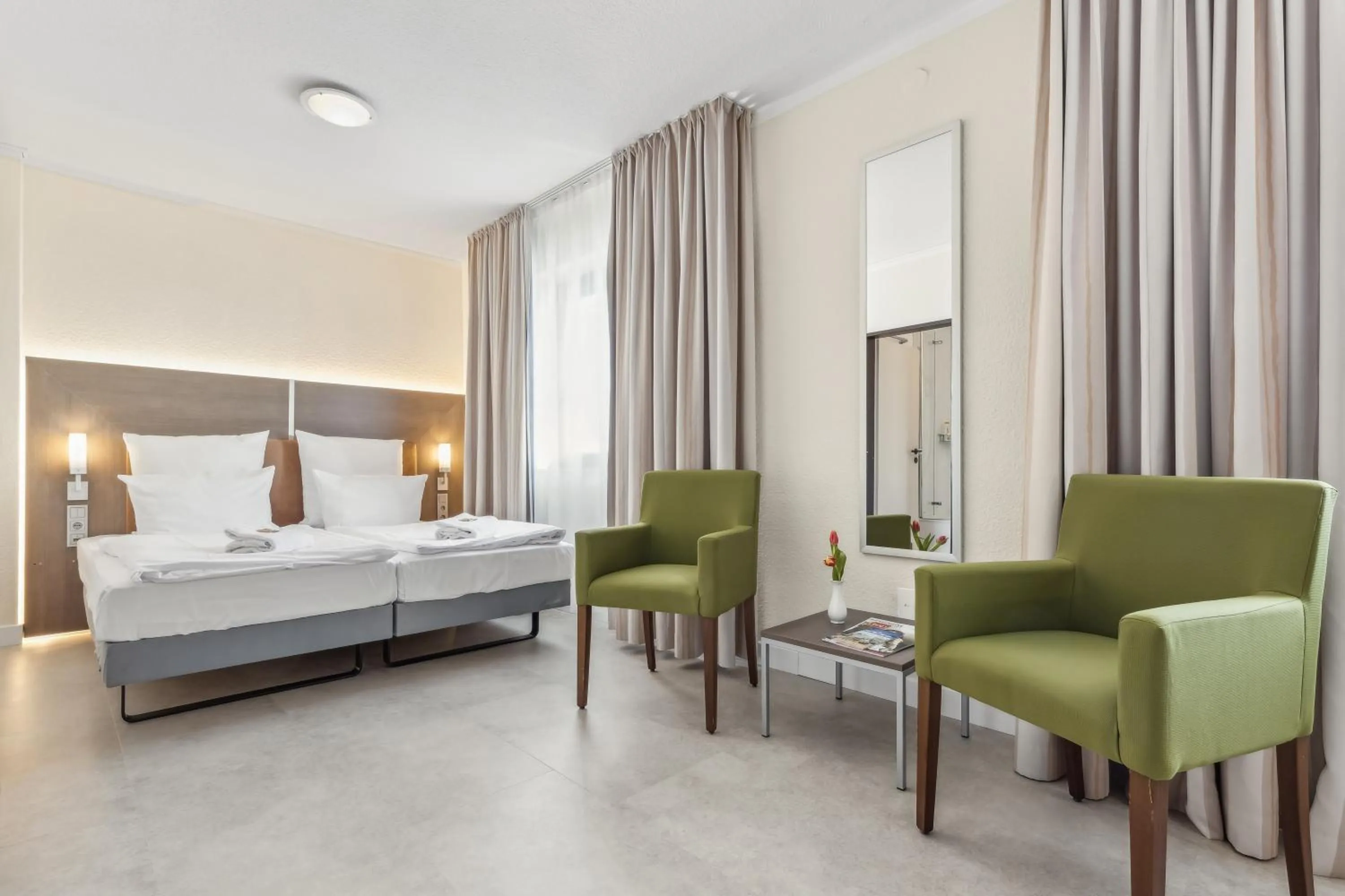 Bedroom, Bed in Cityhotel Amadeus