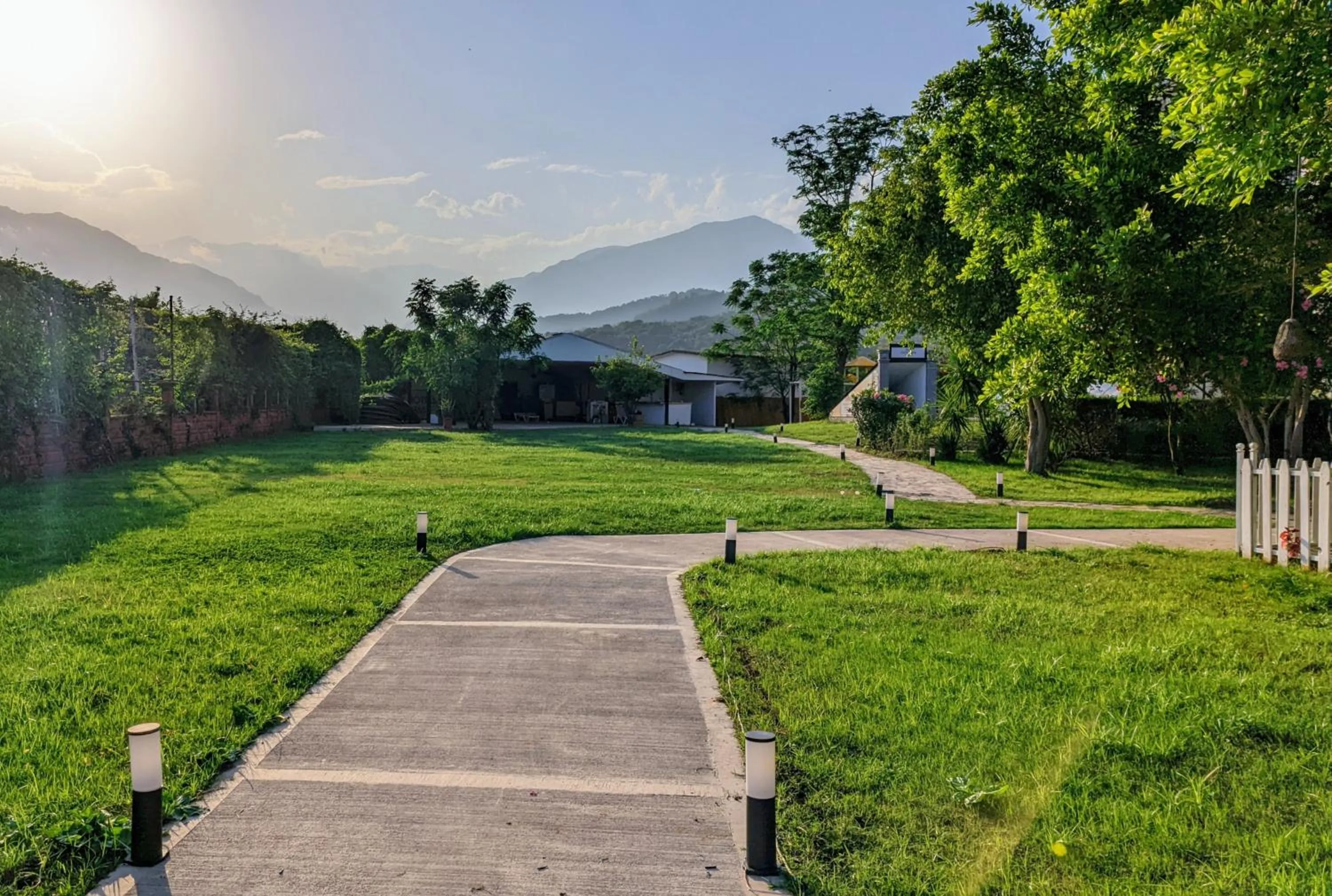 Garden in UK Hotel Kiriş
