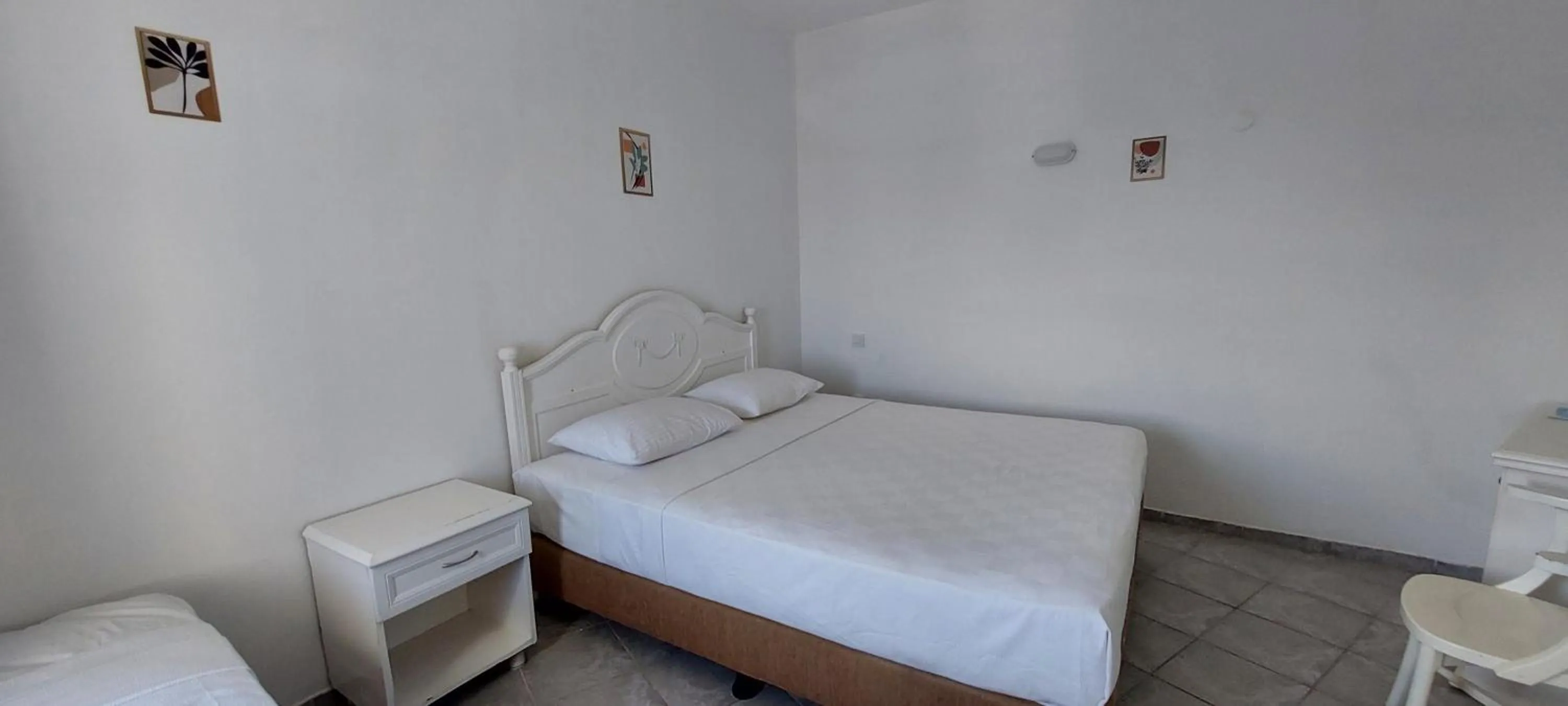 Photo of the whole room, Bed in UK Hotel Kiriş