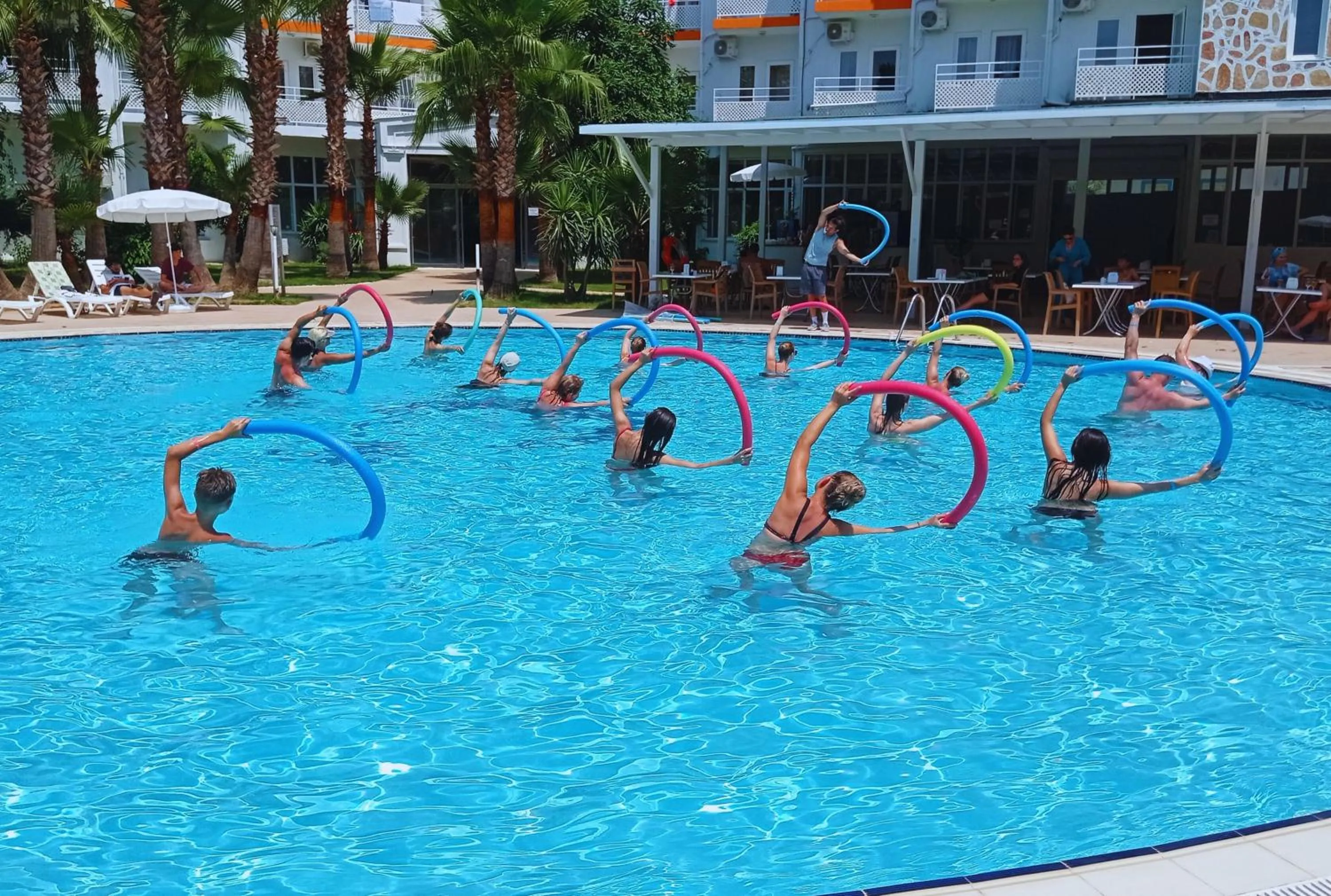 People in UK Hotel Kiriş