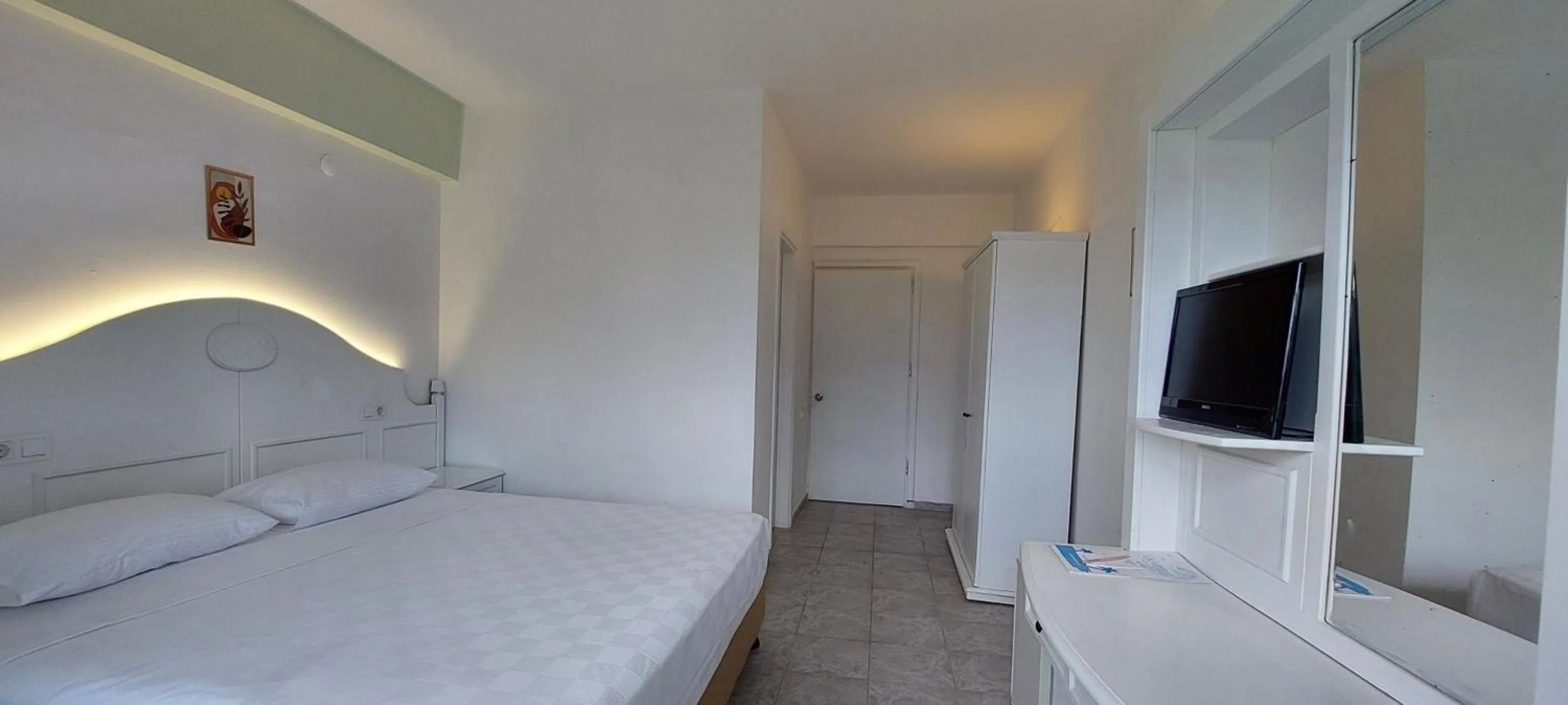 Bedroom, Bed in UK Hotel Kiriş