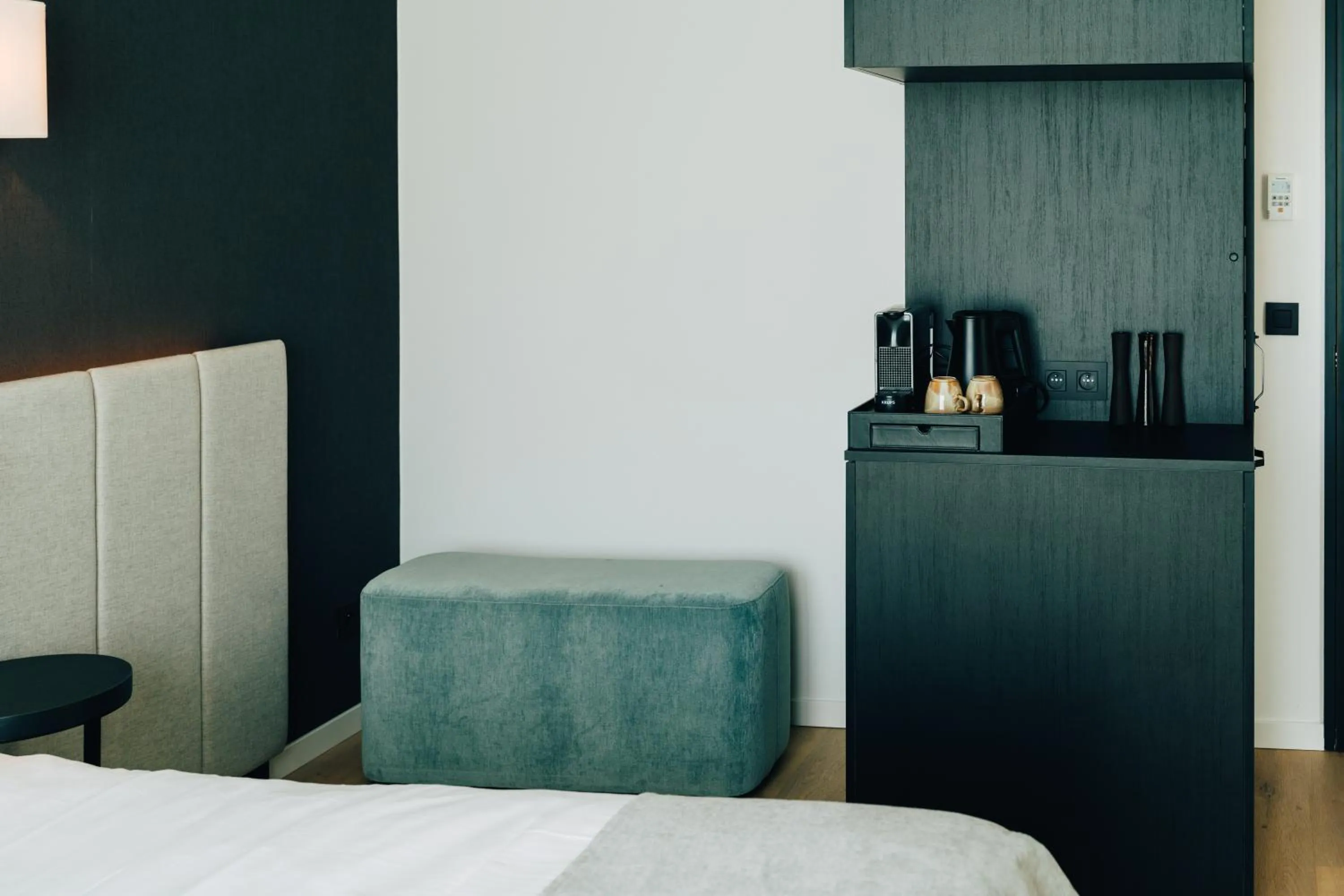 Coffee/tea facilities, Bed in Factory Hotel