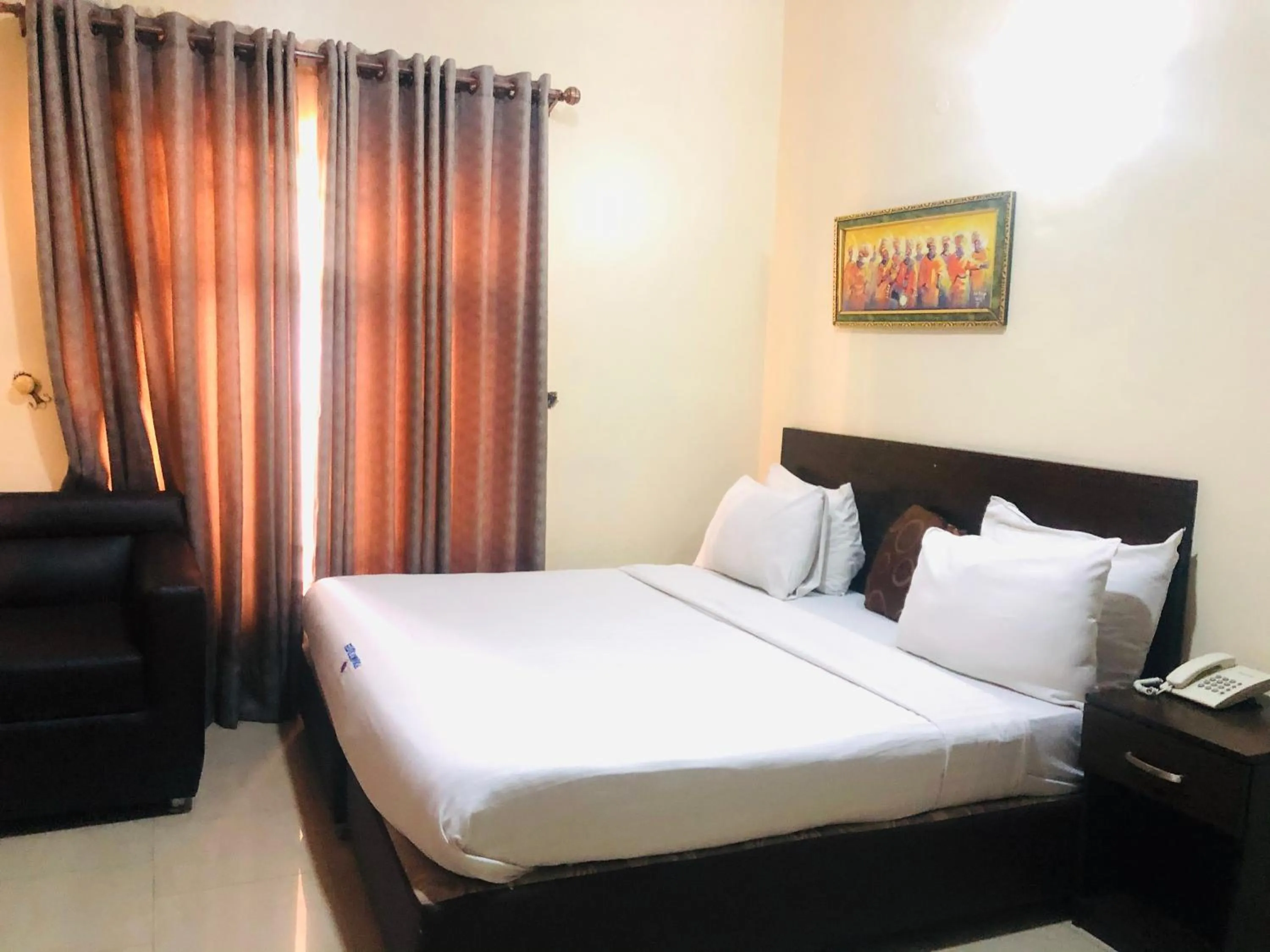Bedroom, Bed in Mayors & Diplomats Suites Opebi