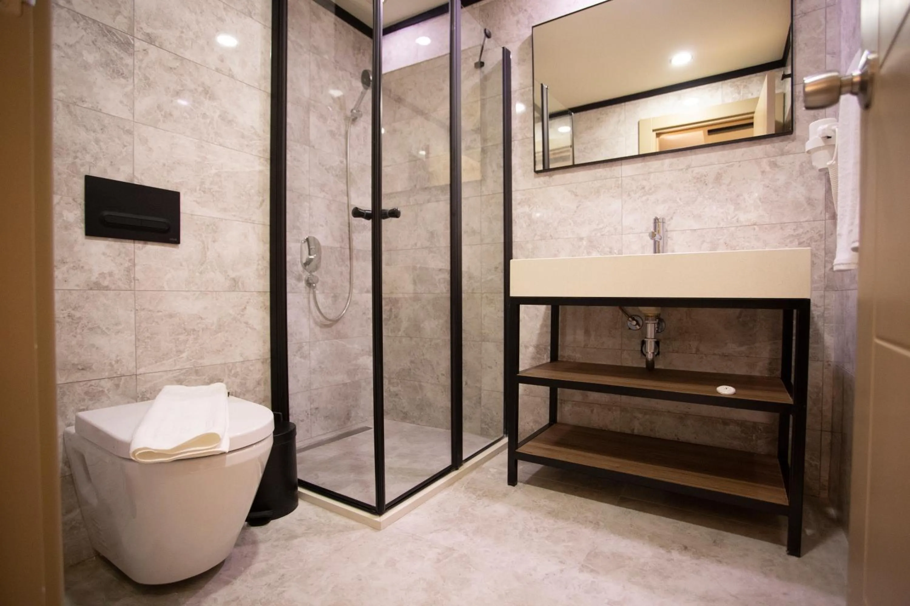 Shower in Beşiktaş Serenity Hotel