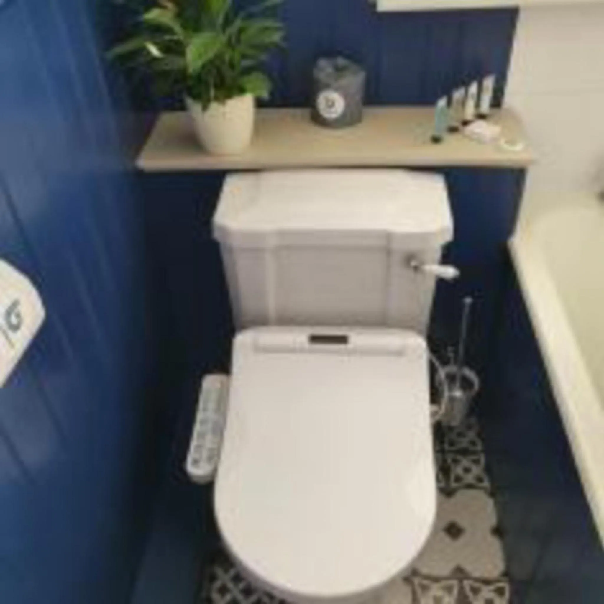 Toilet in The Lodge Stanwell