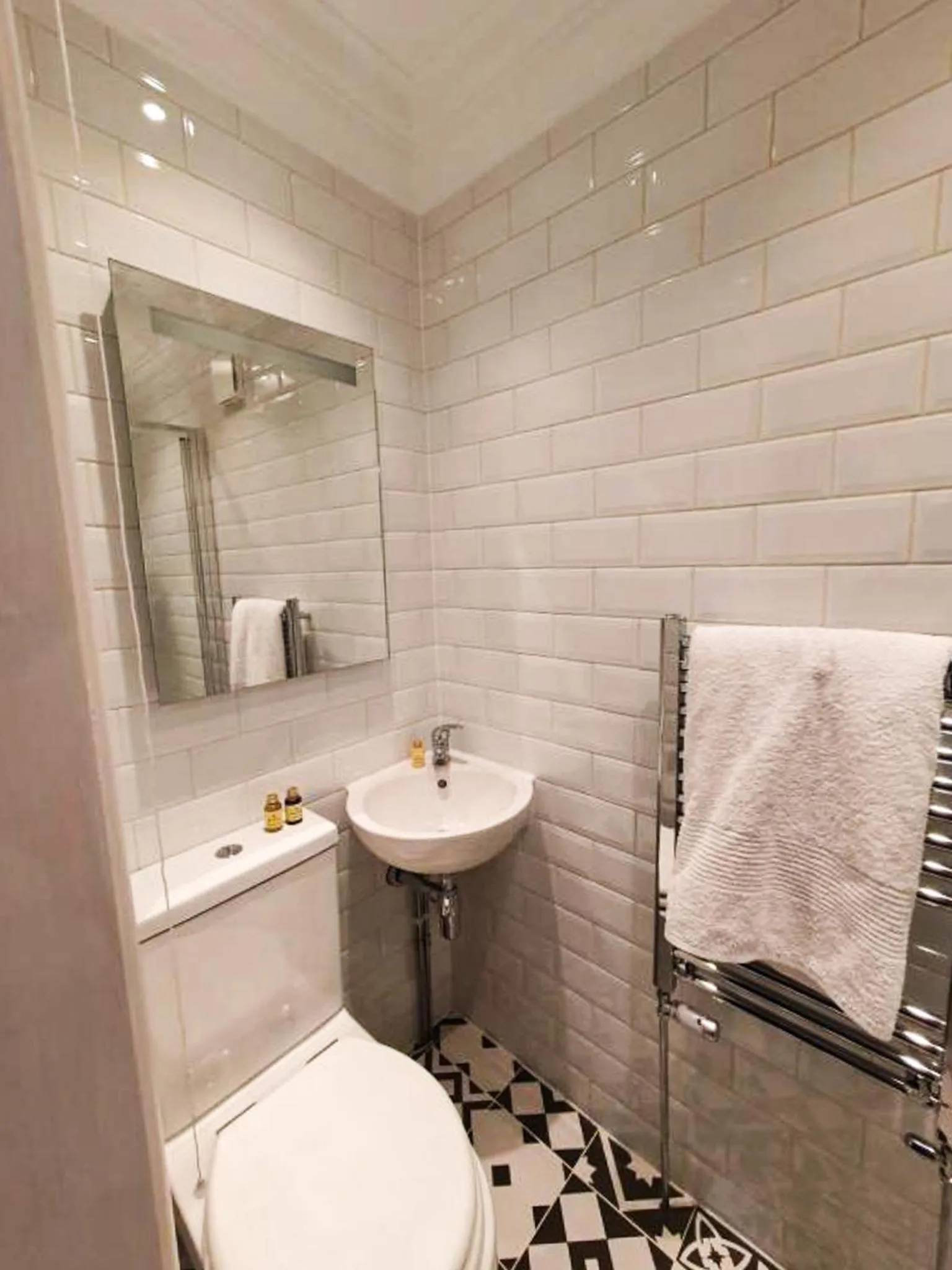 Toilet in The Lodge Stanwell