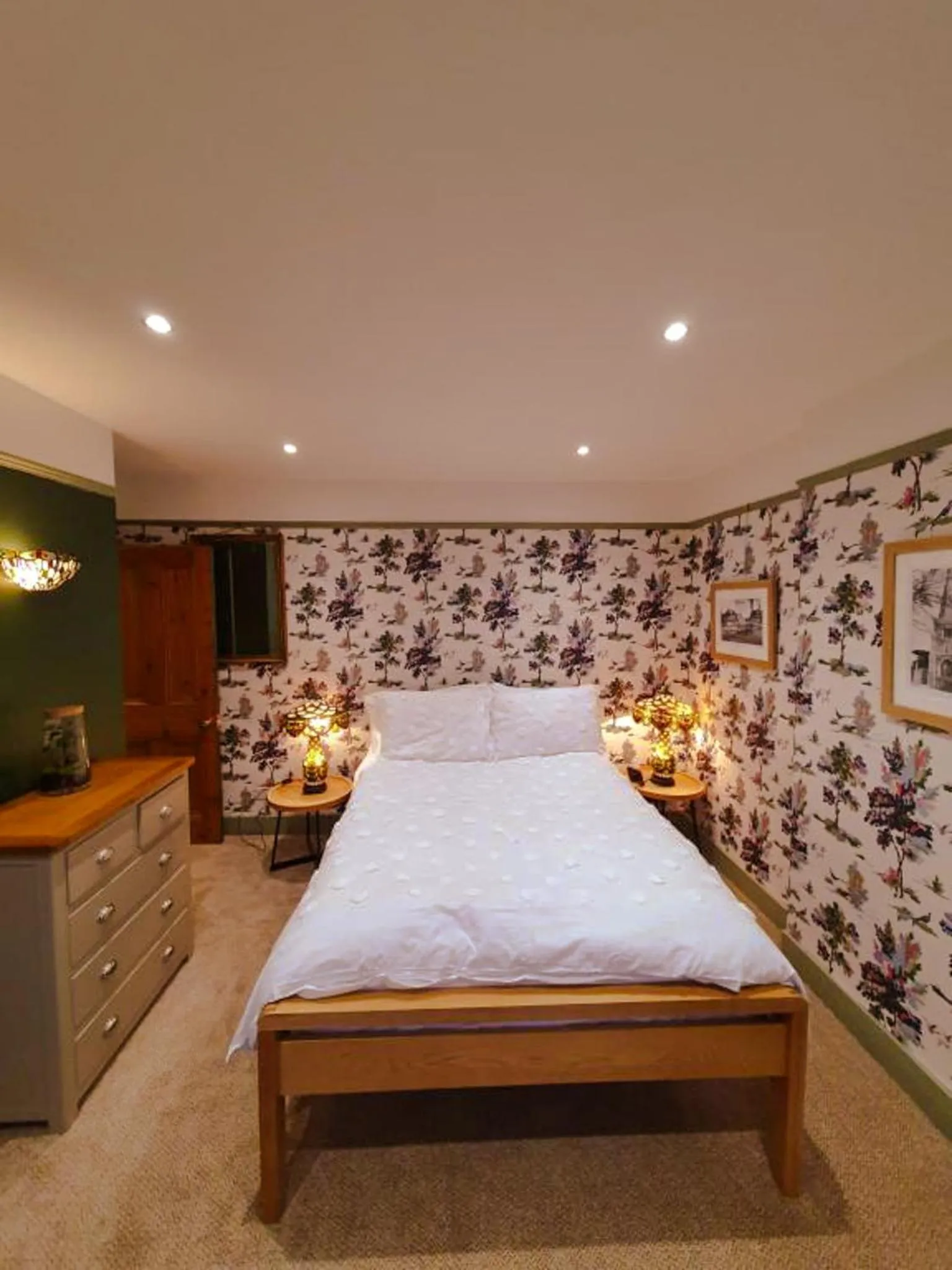 Bed in The Lodge Stanwell