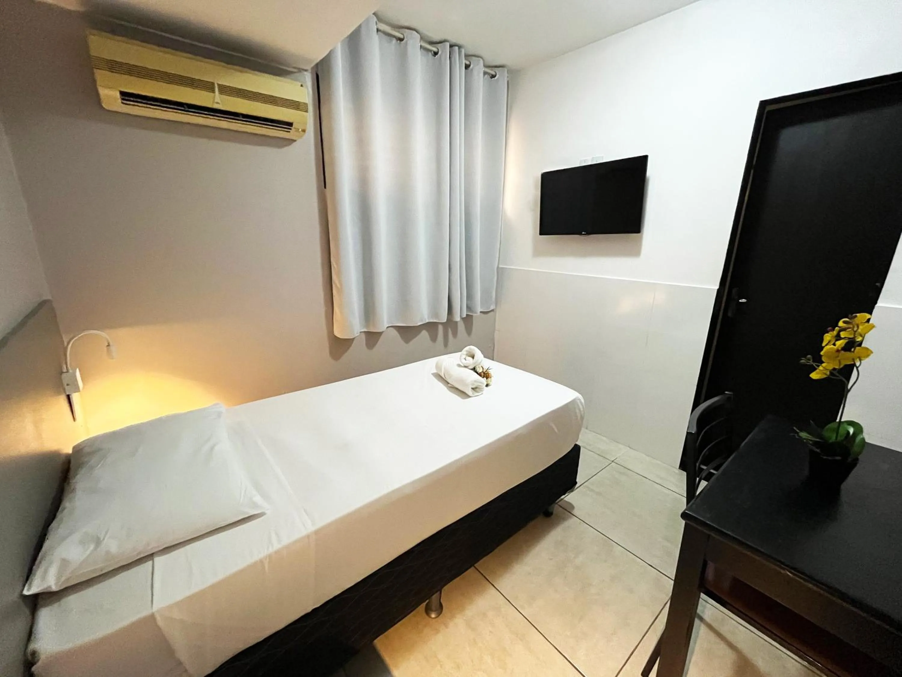 Bed in Hotel Montana Aeroporto by Bsb Inn