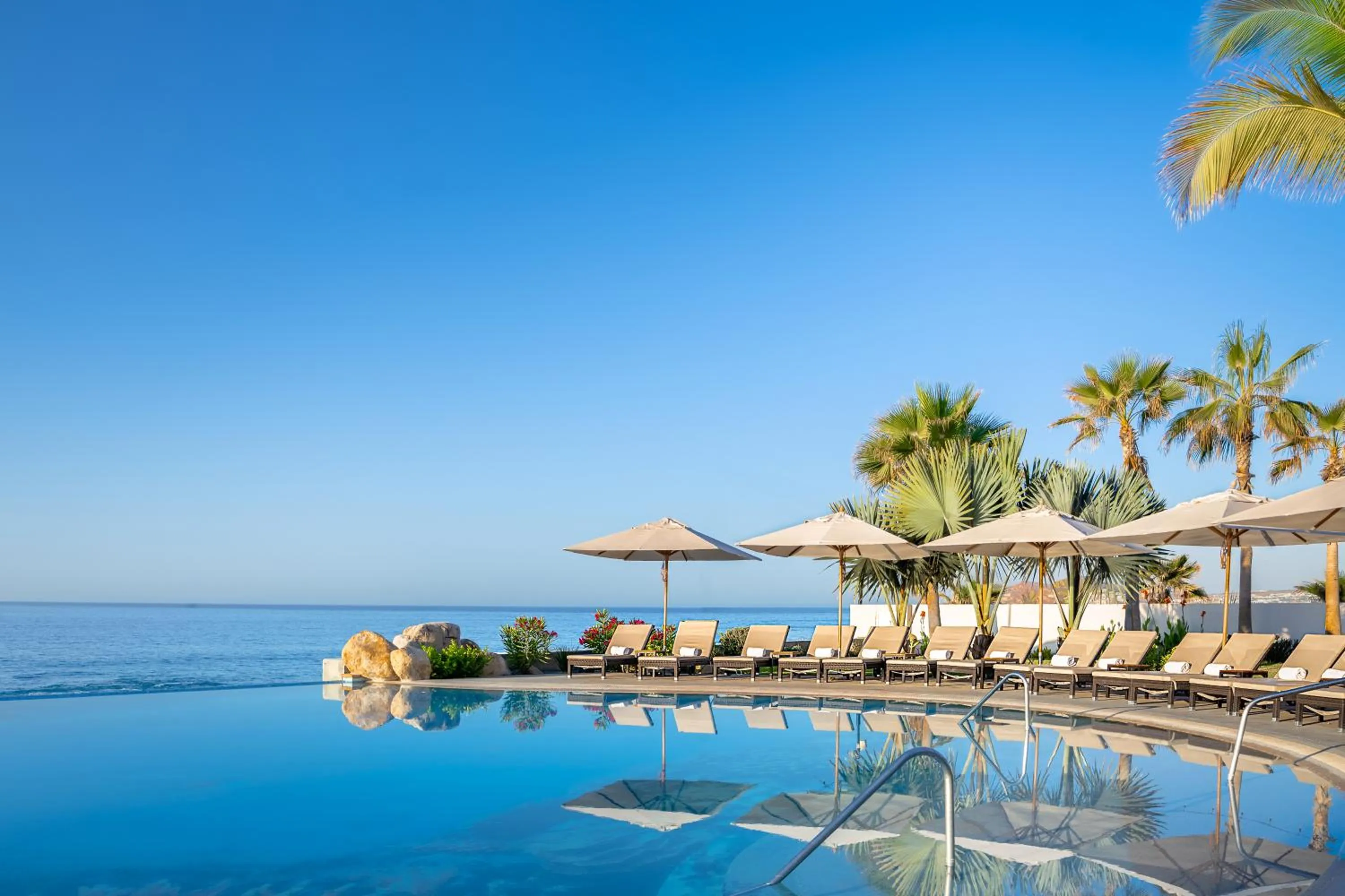 Swimming pool in Villa La Valencia Beach Resort & Spa Los Cabos