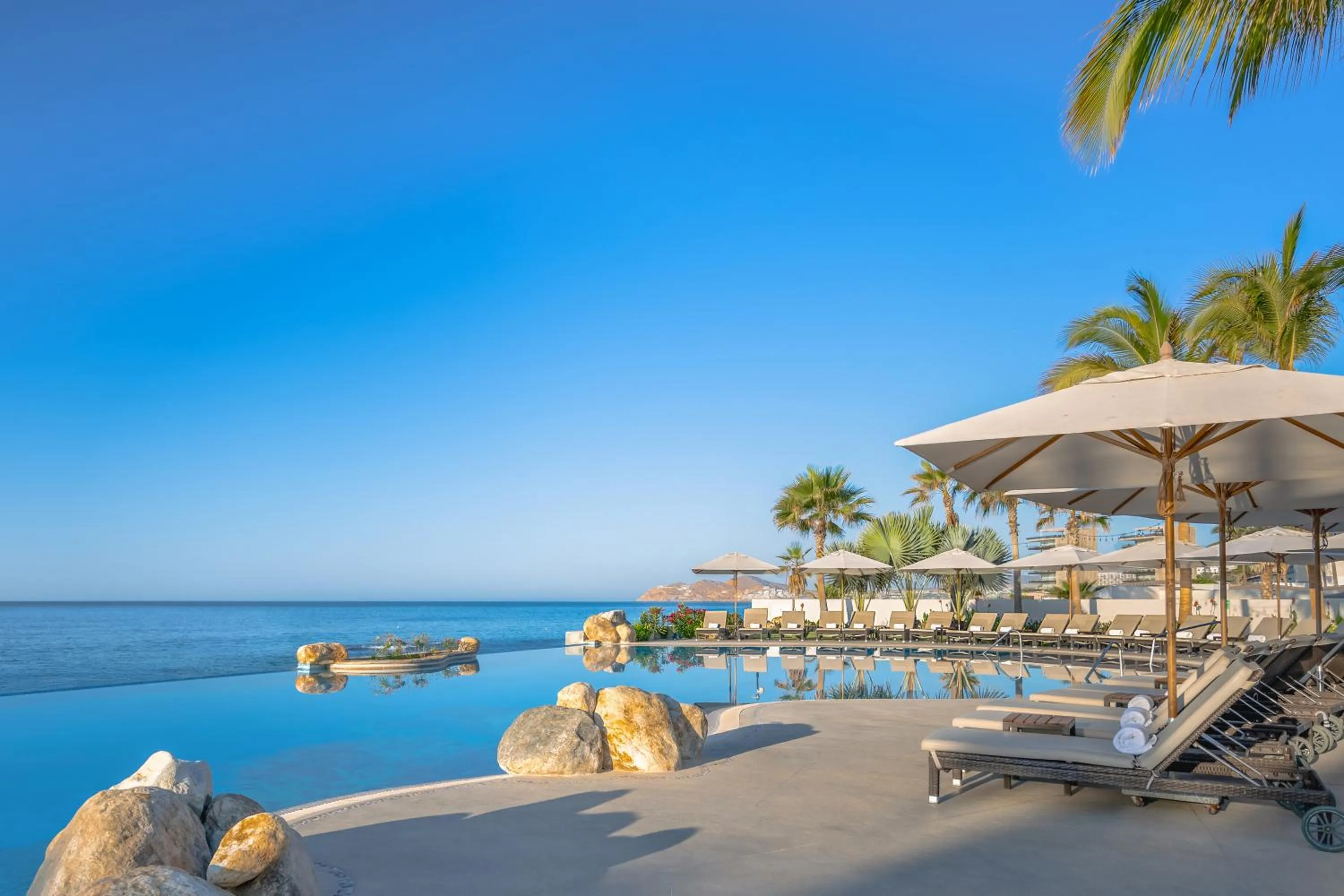 Swimming pool in Villa La Valencia Beach Resort & Spa Los Cabos